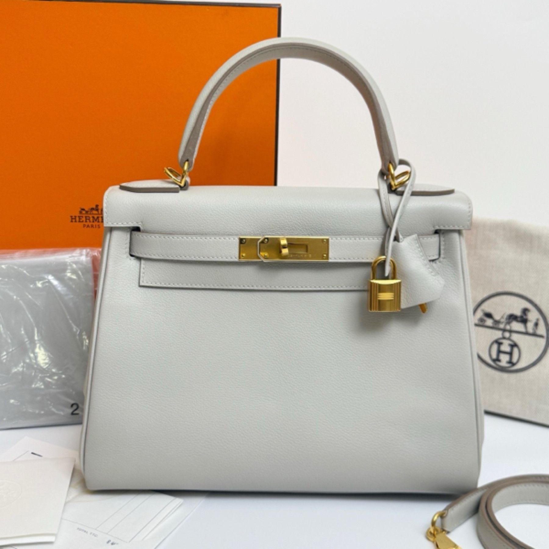 Hermes Hermes Kelly 28 Evercolor Leather Pearl Gray Gold Hardware Size ONE SIZE - 1 Thumbnail