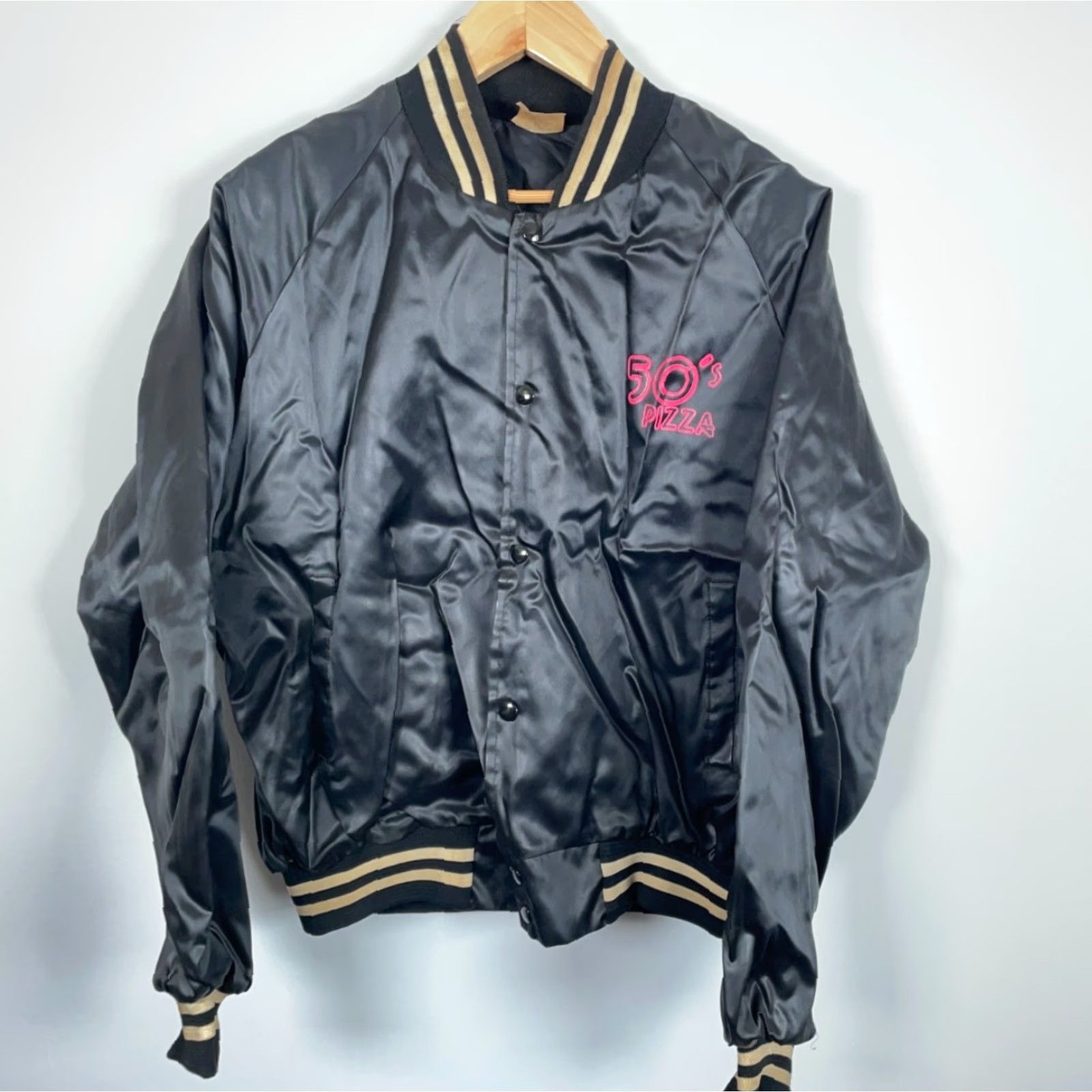Etro VINTAGE Auburn Bomber Jacket Men L Black Satin Insulated 1950s Pizza Retro Jukebox 80s Hipster Dad - Satin Lined Nylon Shell Quilted Size US L / EU 52-54 / 3 - 2 Thumbnail