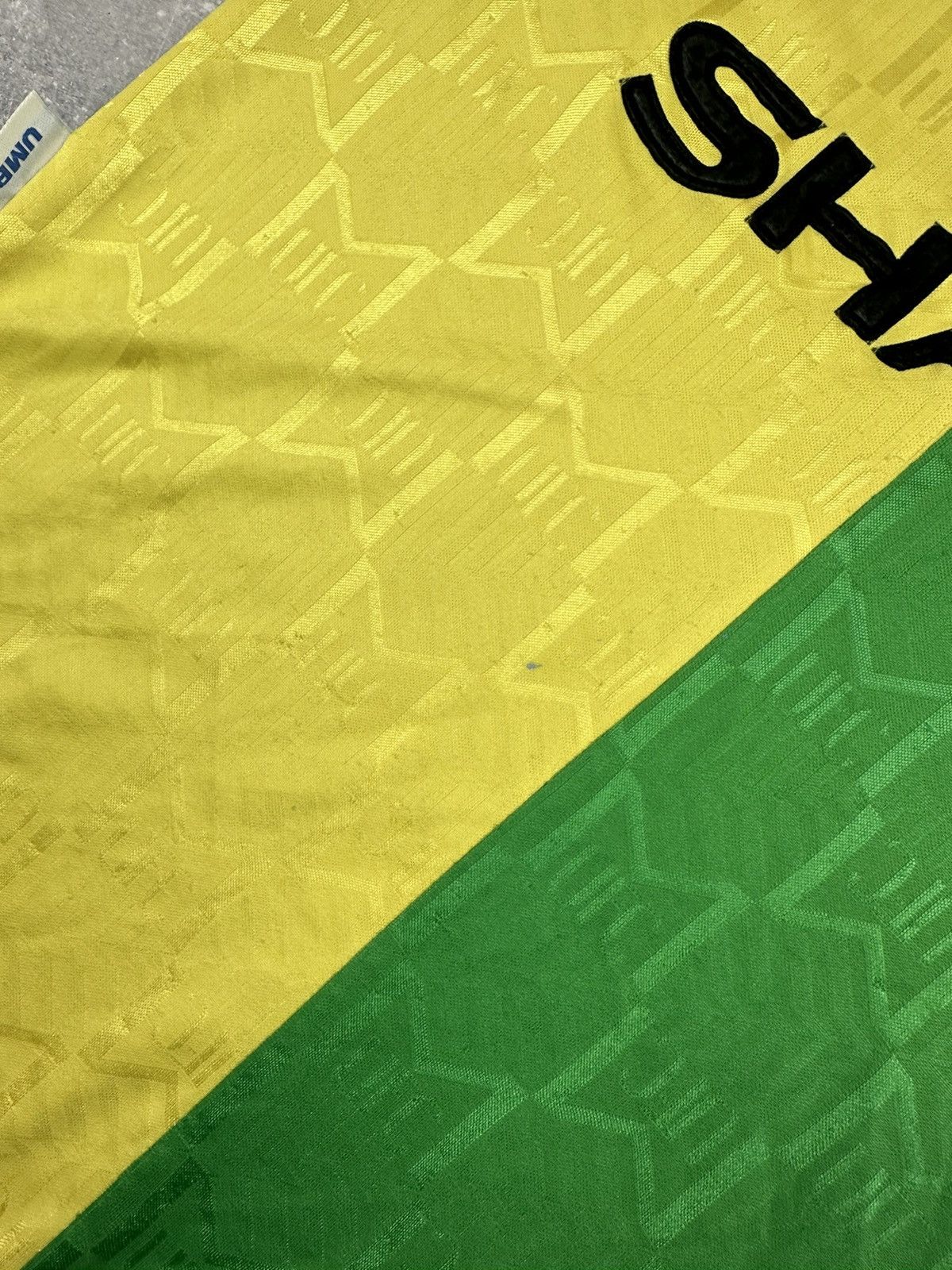 Umbro Umbro Manchester United FC 1992/94Away Soccer Jersey Size US M / EU 48-50 / 2 - 8 Thumbnail