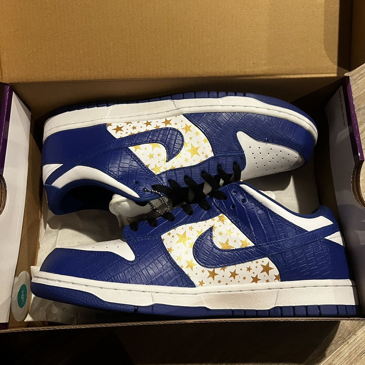 Nike × Supreme Nike Sb Dunk Low Supreme Stars Hyper Royal Size US 10.5 / EU 43-44 - 2 Thumbnail
