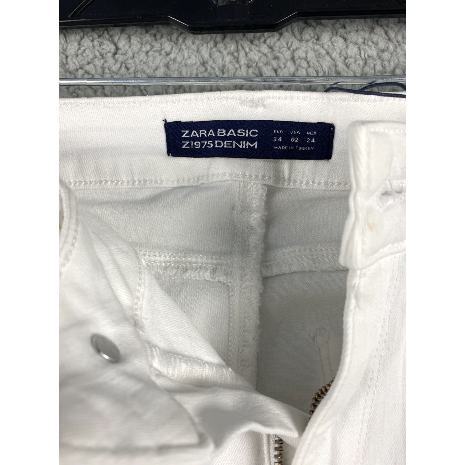 Zara Zara Jeans Women's Size 2 Slim Skinny Denim White Mid Rise Stretch / 31-31 Belt Loops Pockets 5-Pocket Design Regular Fit Machine Washable Size 26" / US 2 / IT 38 - 3 Thumbnail