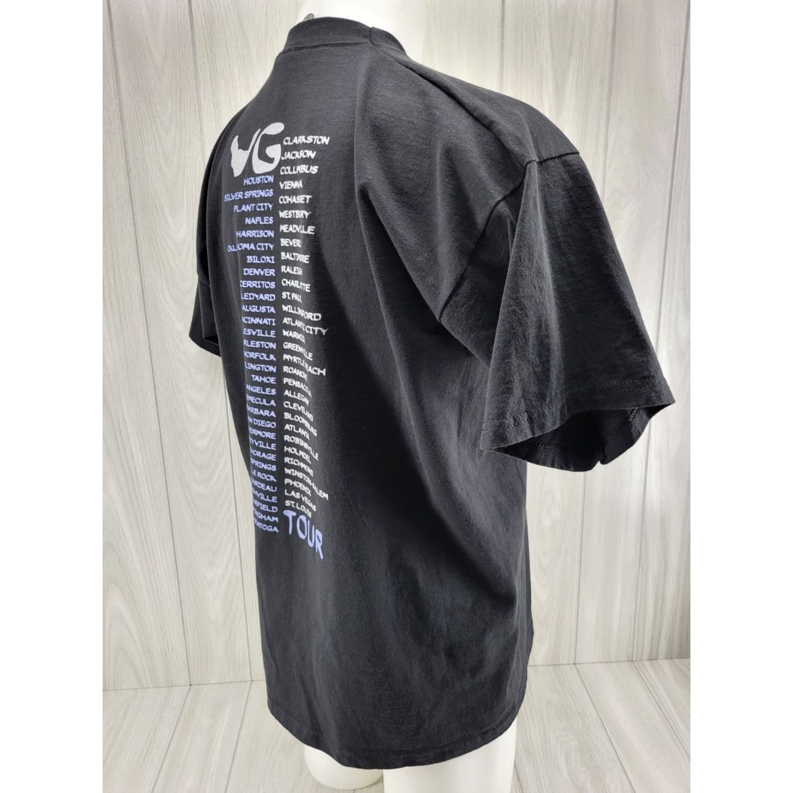 Fruit Of The Loom VINTAGE Vince Gill 1999 Tour Shirt Adult XL Short Sleeve Double Sided Black Shirt Mens XL Black 1999 Tour Vince Gill Double Sided Cotton T-Shirt Size US XL / EU 56 / 4 - 4 Thumbnail
