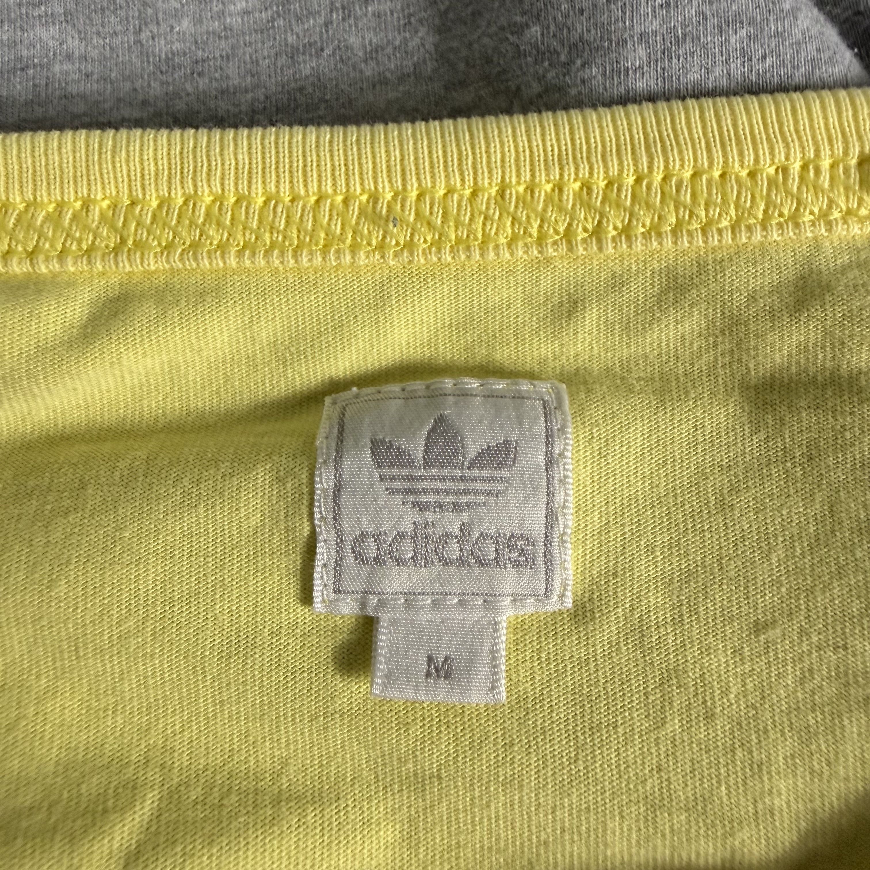 Adidas 🔥RARE🔥Vintage Adidas Trefoil Spellout 2Tone T-shirt Size US M / EU 48-50 / 2 - 5 Thumbnail