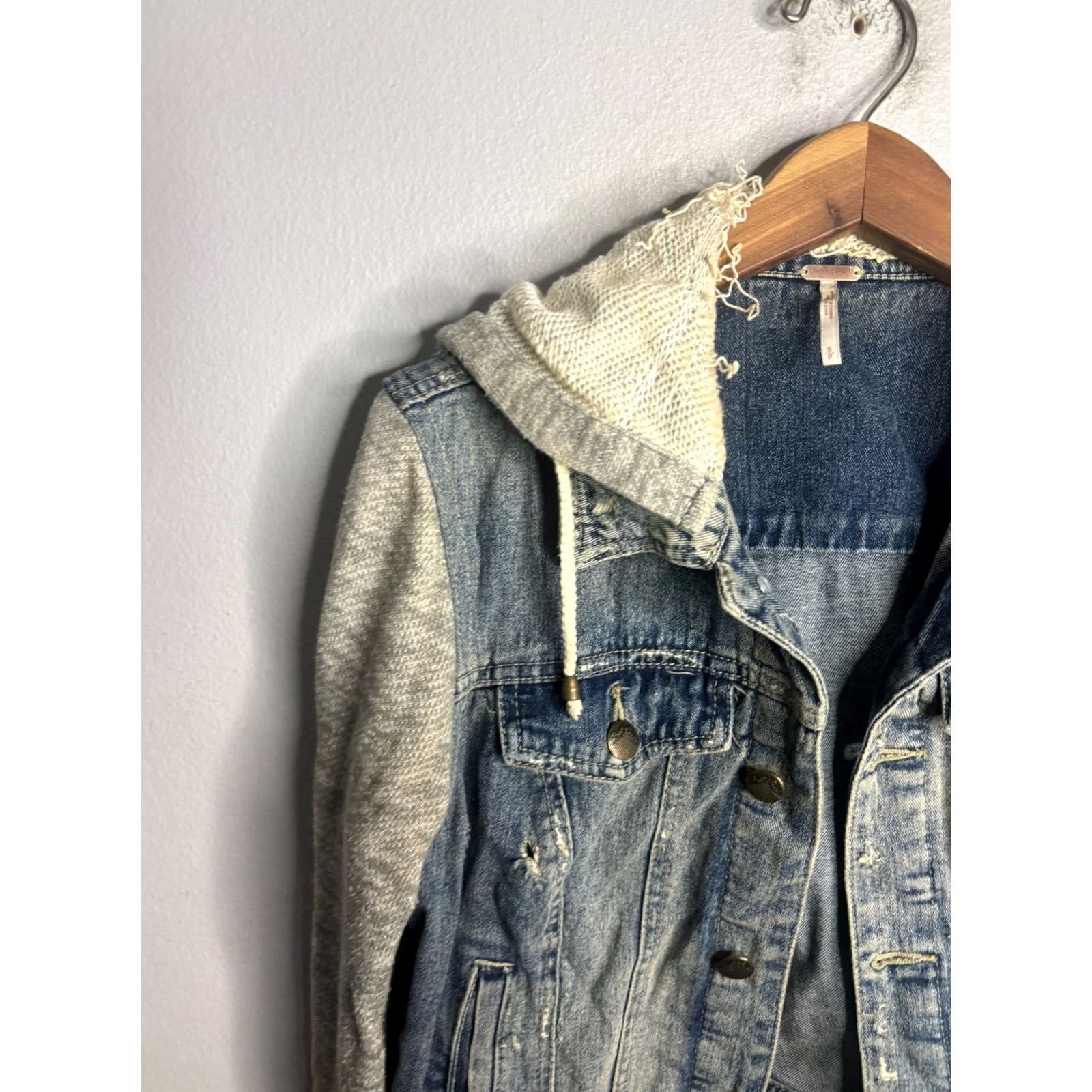 Free People Free People Denim Jacket Hoodie Womens S Blue Distressed Boho 5979 Built-In Hoodie Jacket, Denim, Blue, Regular, Women, S Size S / US 4 / IT 40 - 2 Thumbnail