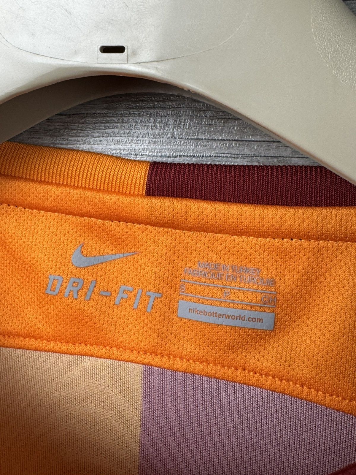 Nike NIKE WOMEN'S GALATASARAY AS 2015/2016 FOOTBALL SHIRT JERSEY Size S / US 4 / IT 40 - 5 Thumbnail