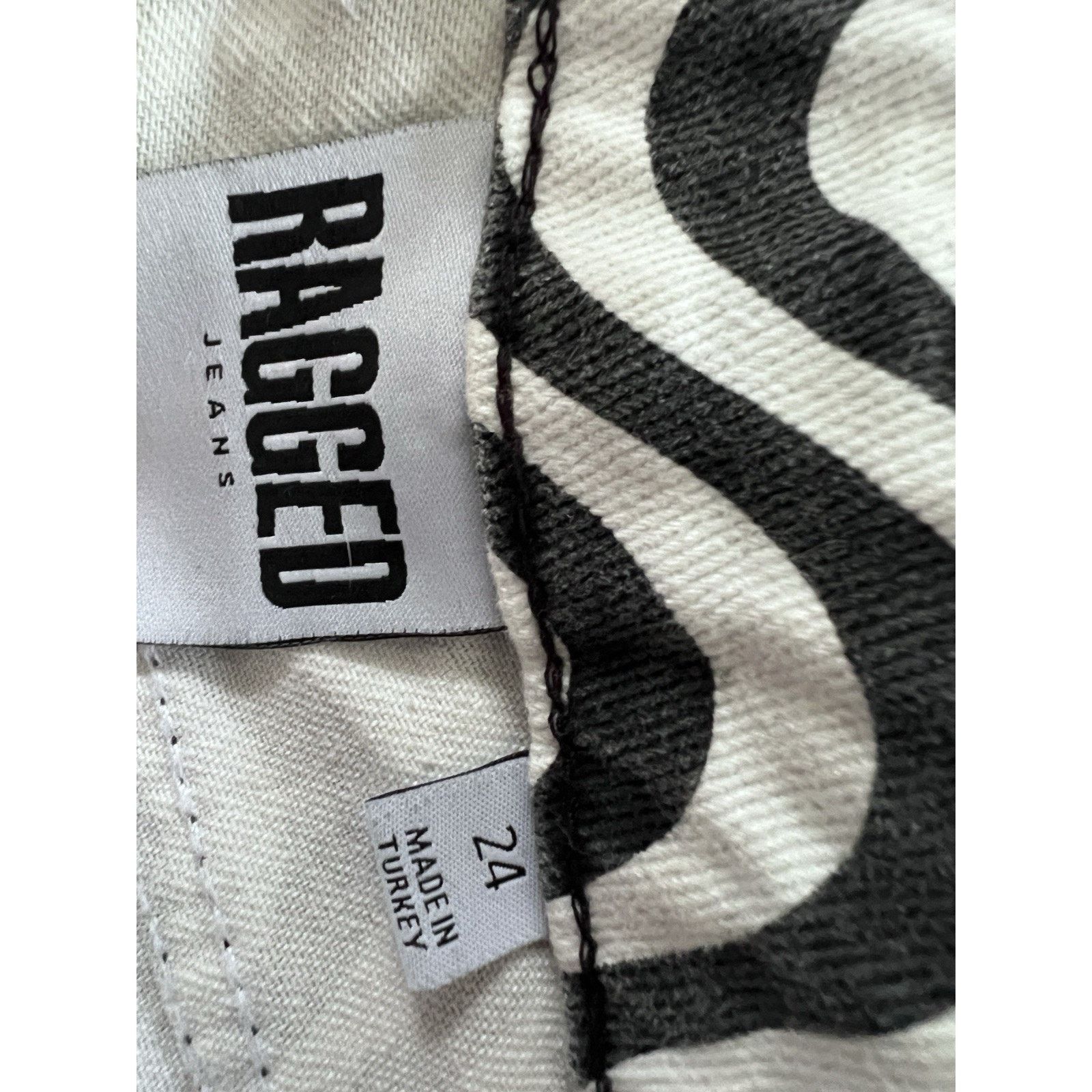 The Ragged Priest Ragged Priest Women's Wave Jeans Straight Leg Sz 24 NWOT Size 24" / US 00 / IT 34 - 7 Thumbnail