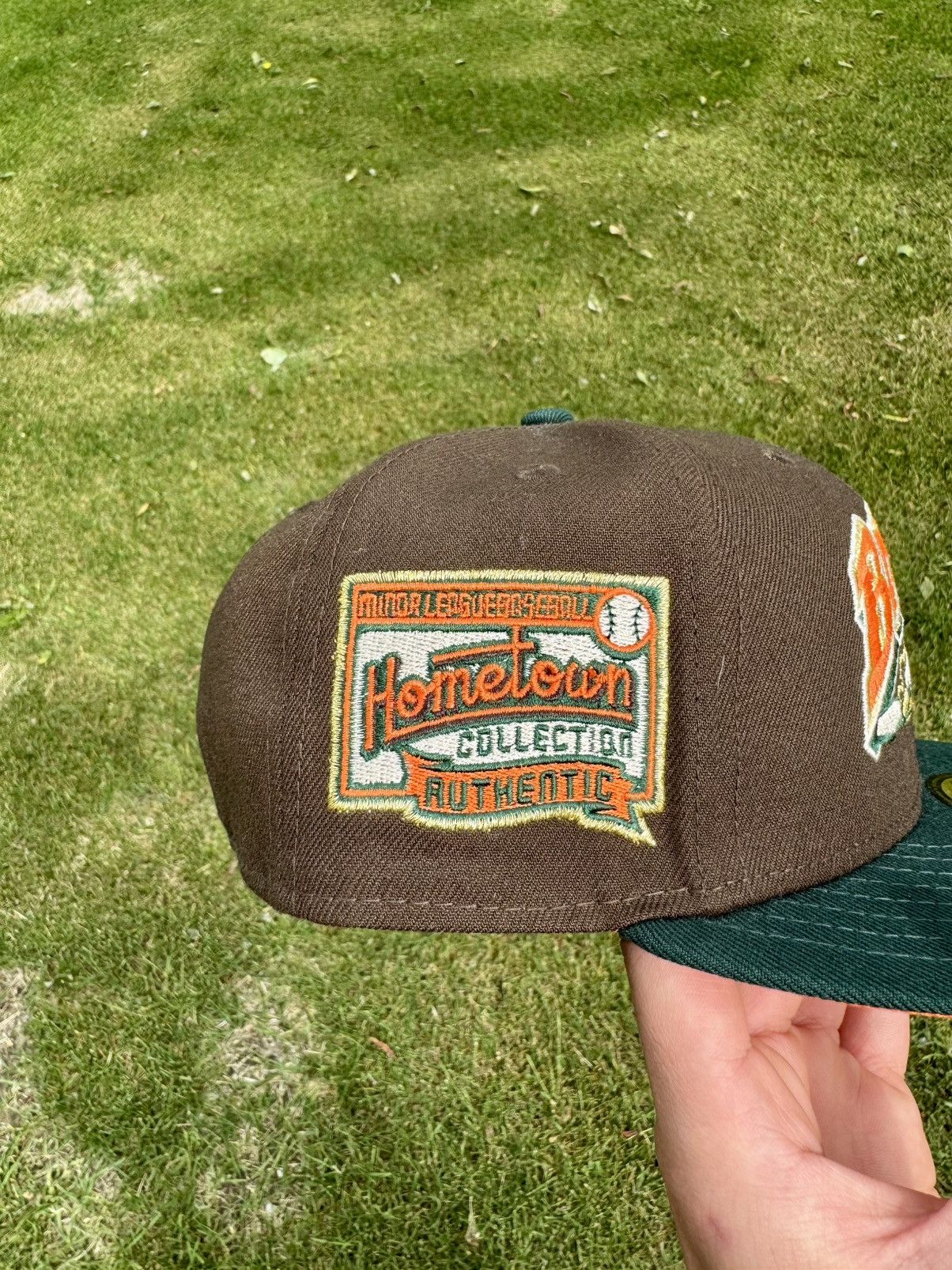 MLB × New Era Buffalo Bisons Walnut Forest Green - CapCity - 7 1/4 Size ONE SIZE - 2 Thumbnail