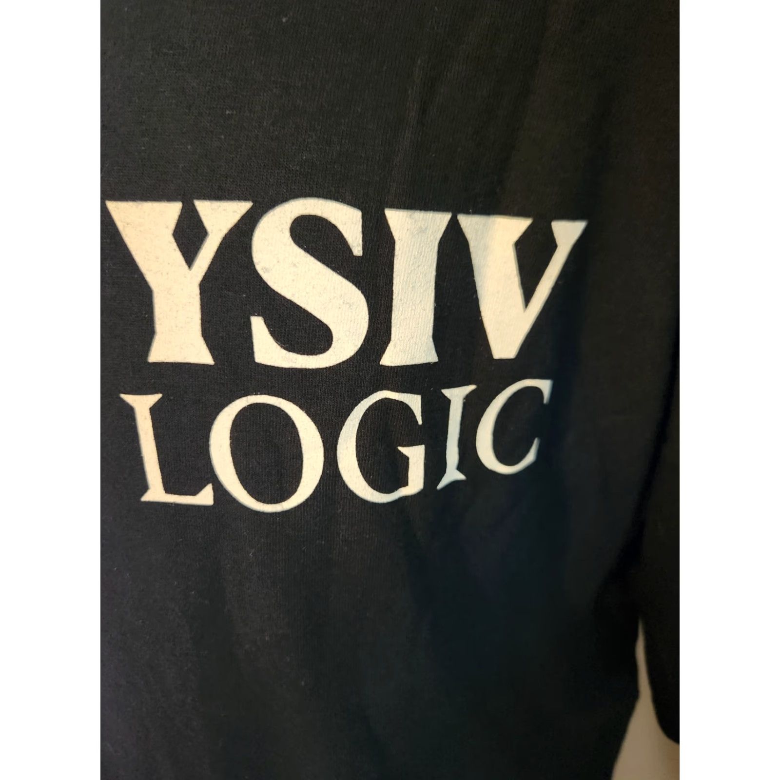 Gildan Logic YSIV Young Sinatra IV Black Short Sleeve T Shirt XL Men Crew Neck Graphic Print Shirt Size US XL / EU 56 / 4 - 2 Thumbnail