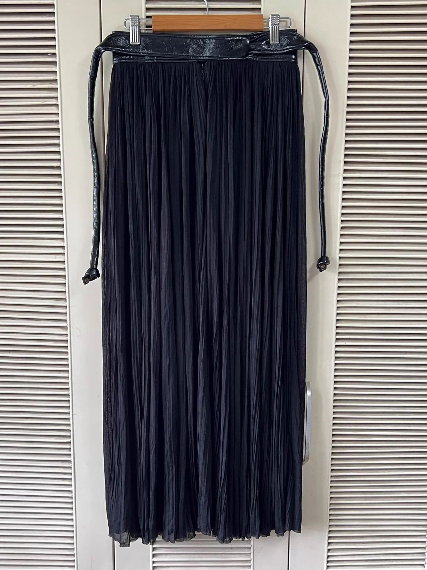 Louis Vuitton LV Women's Black Color Blocked Leather & Silk Pleated Skirt 34 Size 25" / US 0 / IT 36 - 2 Thumbnail