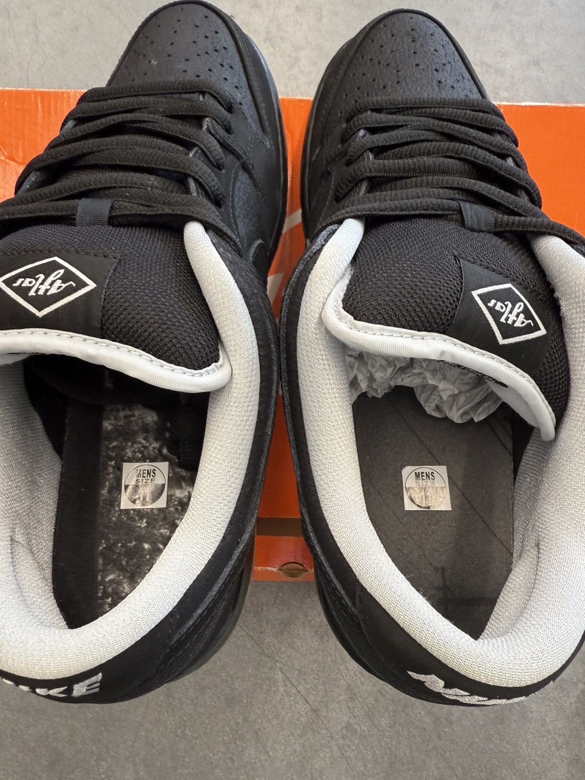 Nike 2016 Nike SB Dunk Low Atlas 35MM Black 192/1100 Size US 11 / EU 44 - 6 Thumbnail