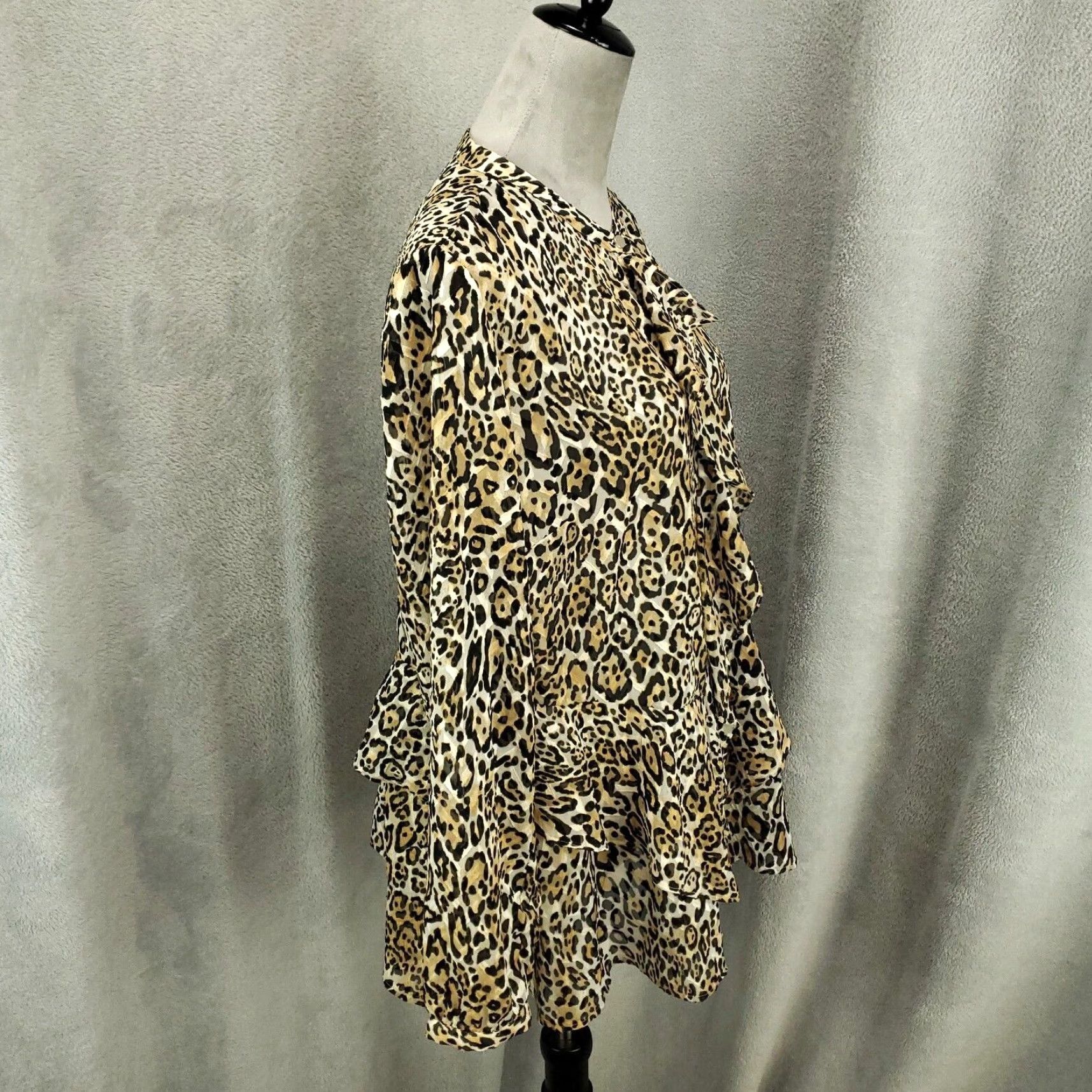 Vintage Chicos Blouse Womens Large Leopard Jaguar Animal Print Ruffled Hidden Button Up Size L / US 10 / IT 46 - 2 Thumbnail