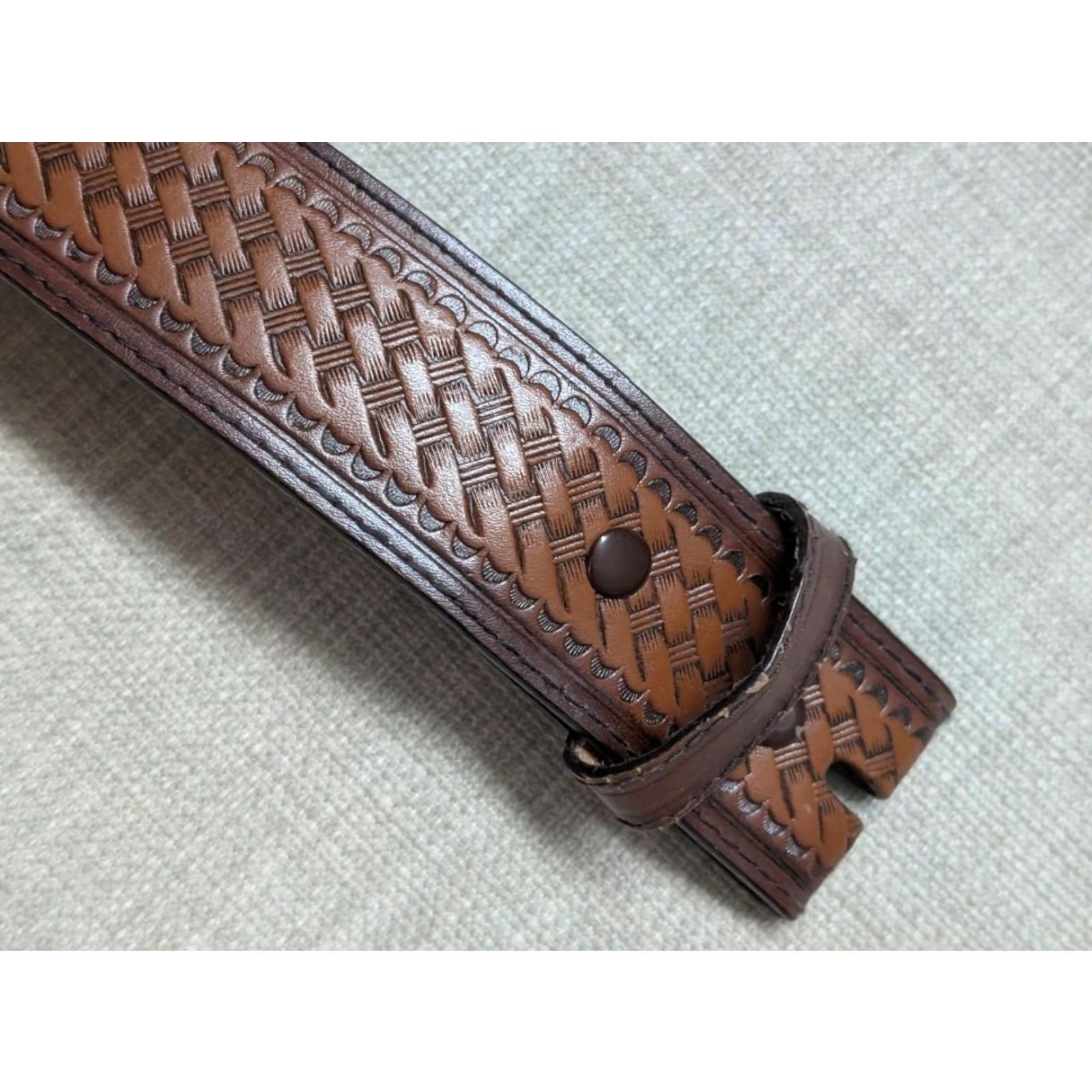 Vintage VINTAGE WESTERN BELT Men 46 Brown Cowhide Leather Basketweave Tooled Buckle 1-1/2" Wide Cowboy Belt Size 46 - 6 Thumbnail