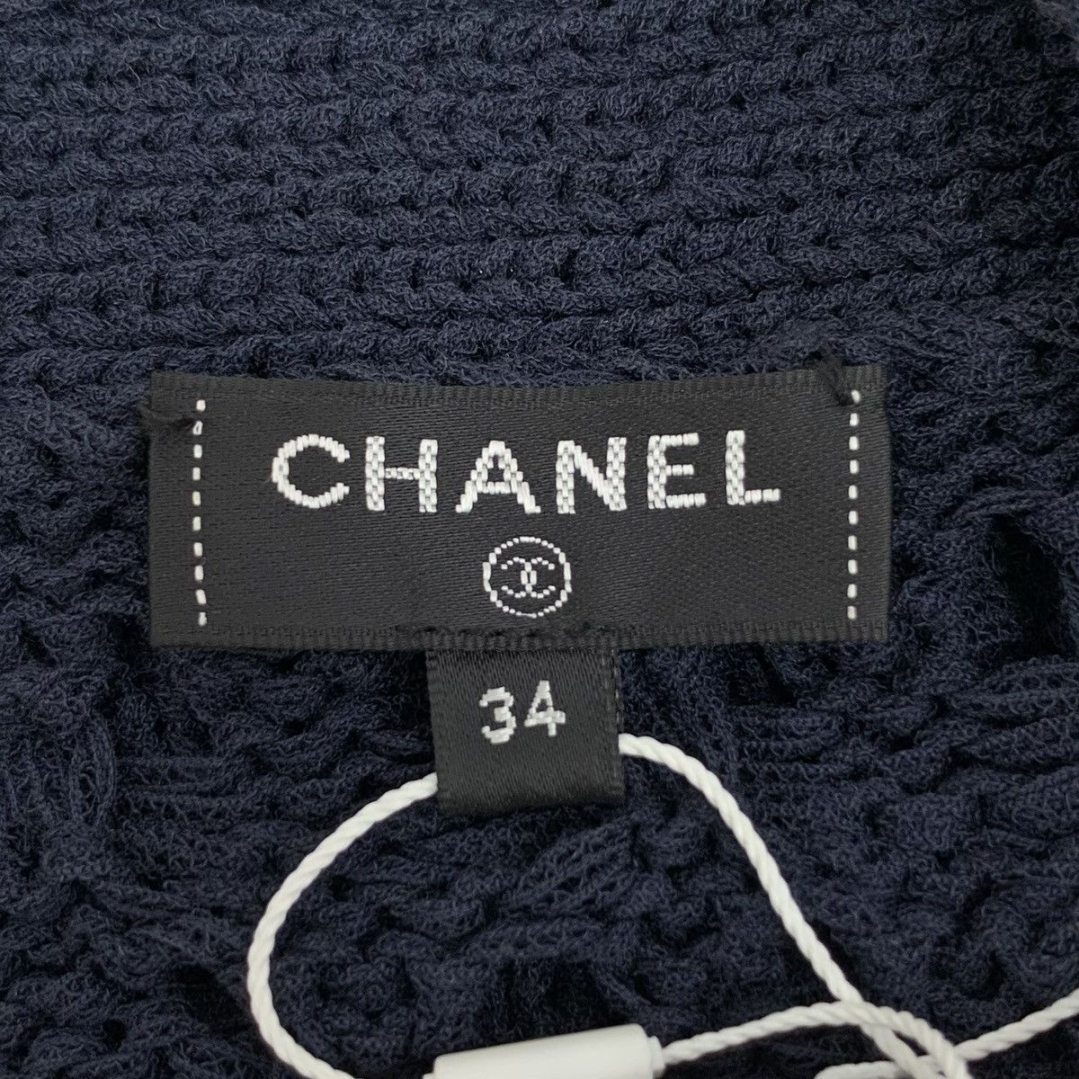 Chanel Chanel Navy V-neck Sleeveless Hollow Out Knit Cardigan K26WX Size XXS / US 00 / IT 34 - 6 Thumbnail