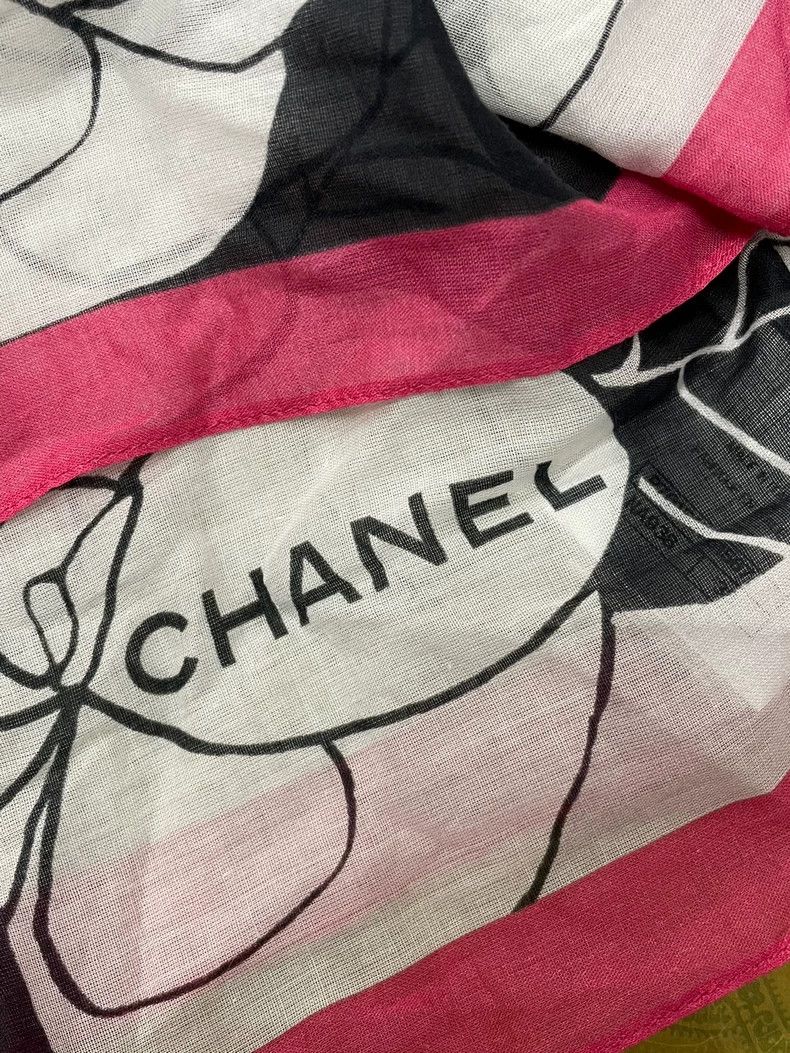 Chanel chanel Coloured camelia one-word shoulder Size XS / US 0-2 / IT 36-38 - 2 Thumbnail
