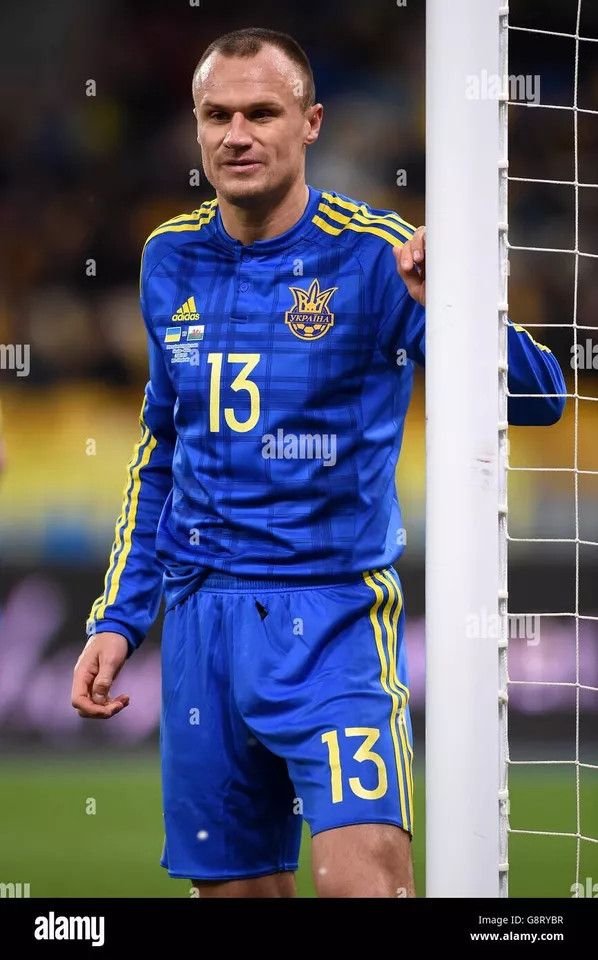 Adidas UKRAINE 2010 2012 AWAY FOOTBALL SHORTS SOCCER SHORTS Size US 34 / EU 50 - 8 Thumbnail