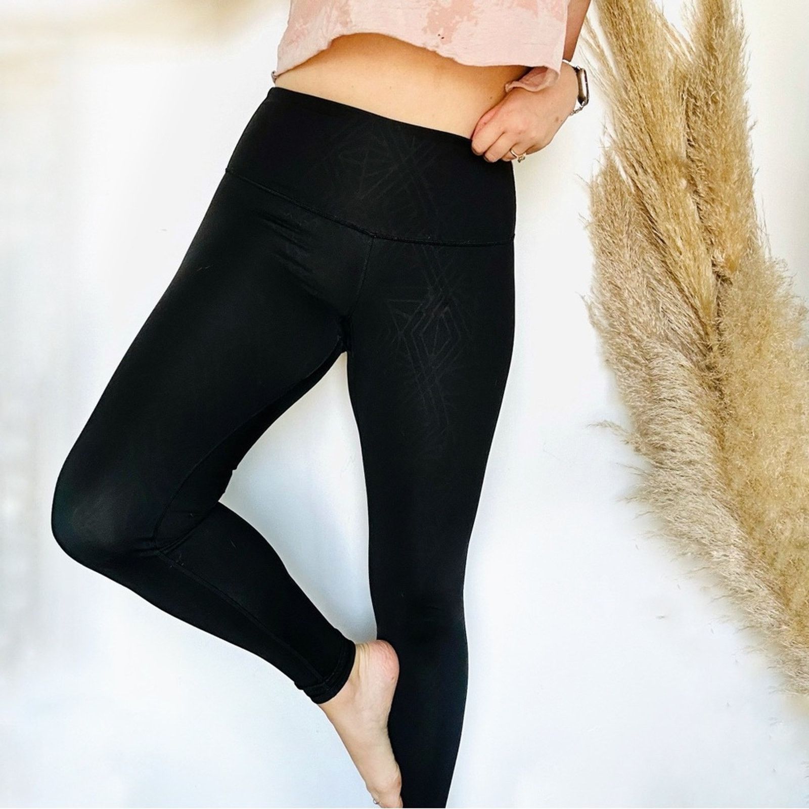 Old Navy 2 OLD NAVY Grey Black Stripe Geometric High Rise Leggings Size 27" / US 4 / IT 40 - 3 Thumbnail