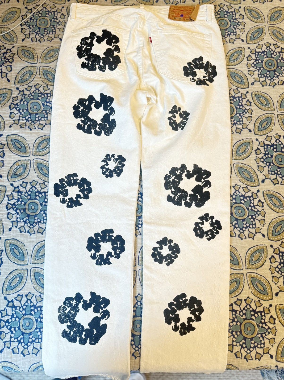 DENIM TEARS × Levi's Denim Tears x Levi's 501 Cotton Wreath Jeans White W36 L34 Size US 36 / EU 52 - 2 Thumbnail