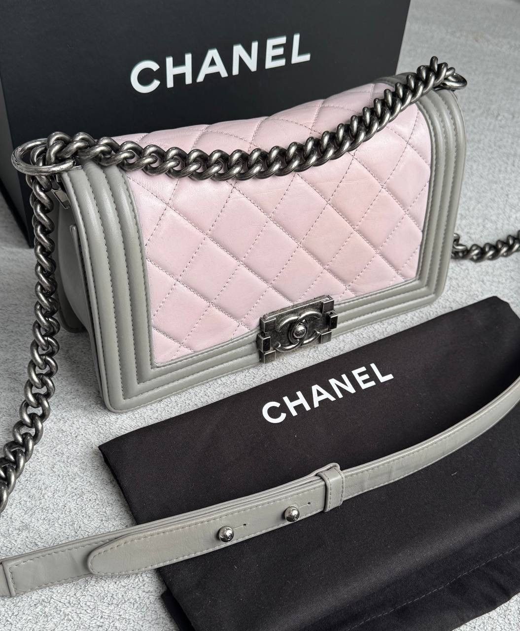 Chanel Chanel Ombre Boy Quilted Flap Bag Medium Size ONE SIZE - 1 Thumbnail