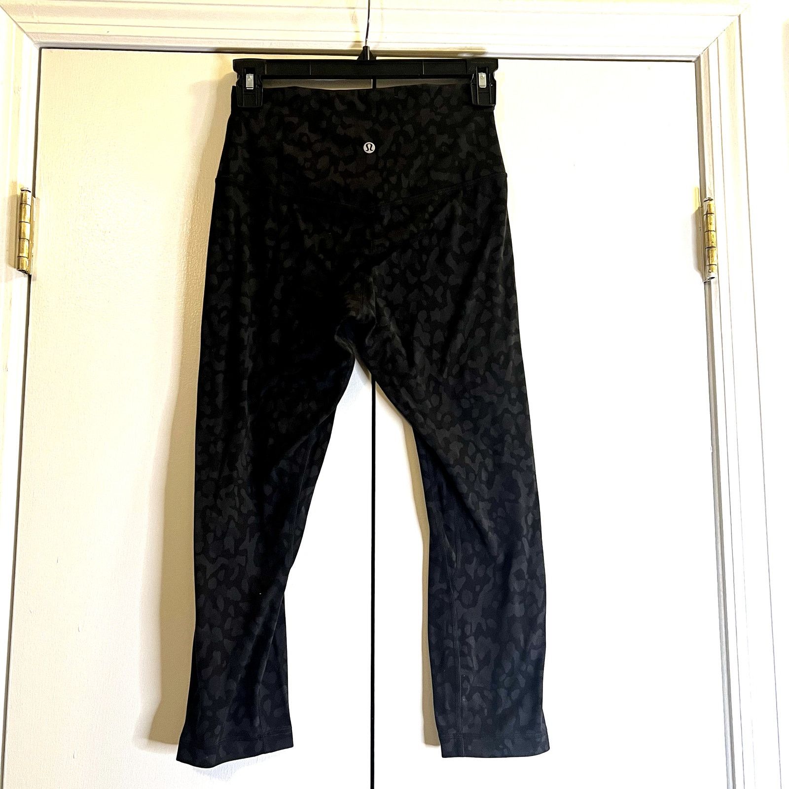 Lululemon Lululemon Align HR Crop 23" printed leggings Mini Filigree Size 28" / US 6 / IT 42 - 4 Thumbnail