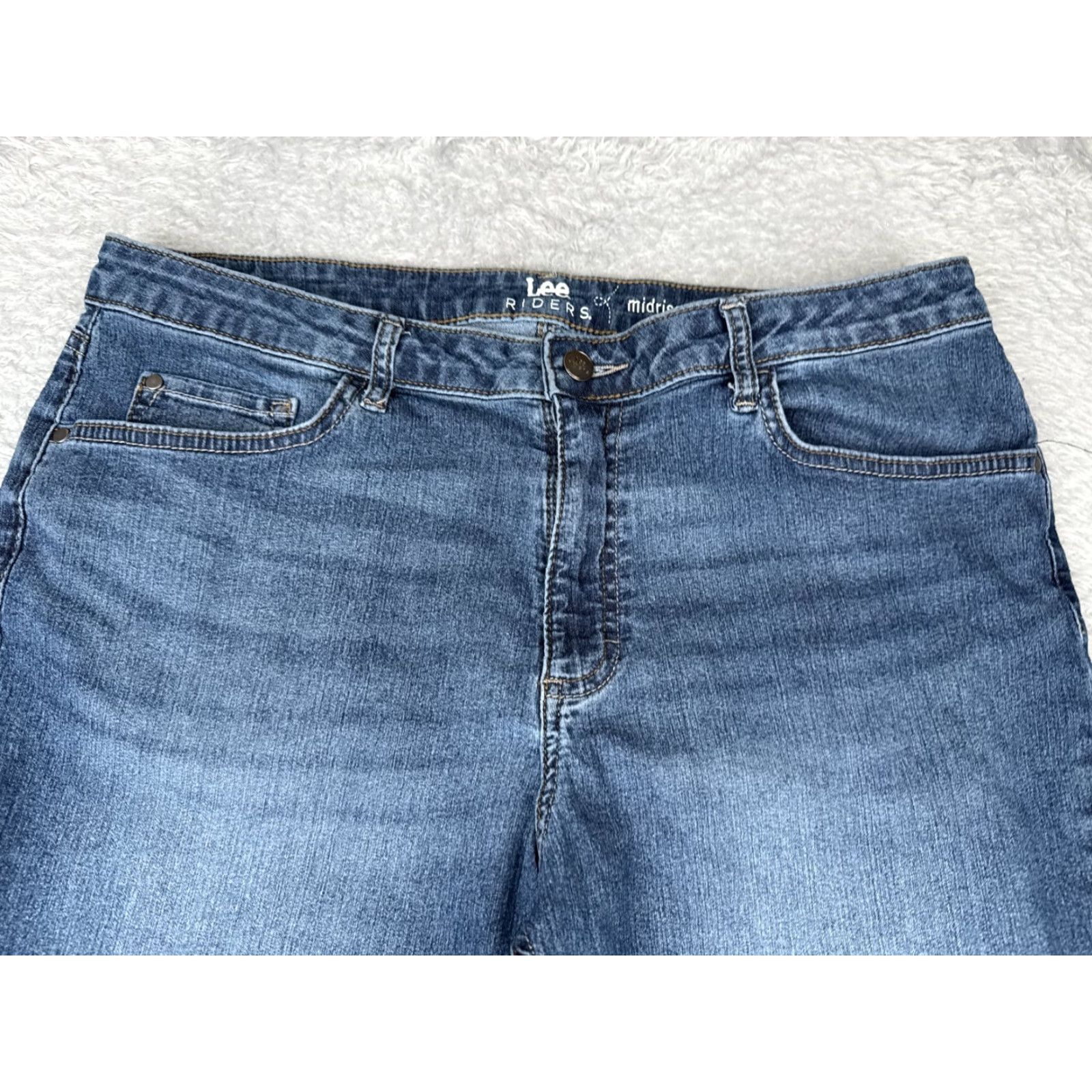 Lee Lee Jeans Womens Regular 16 Blue Denim Capri Mid Rise 34x20 5-Pocket Button Zip Cotton Blend Stretch Crop Jeans Women Size 38" / US 16 / IT 52 - 4 Thumbnail