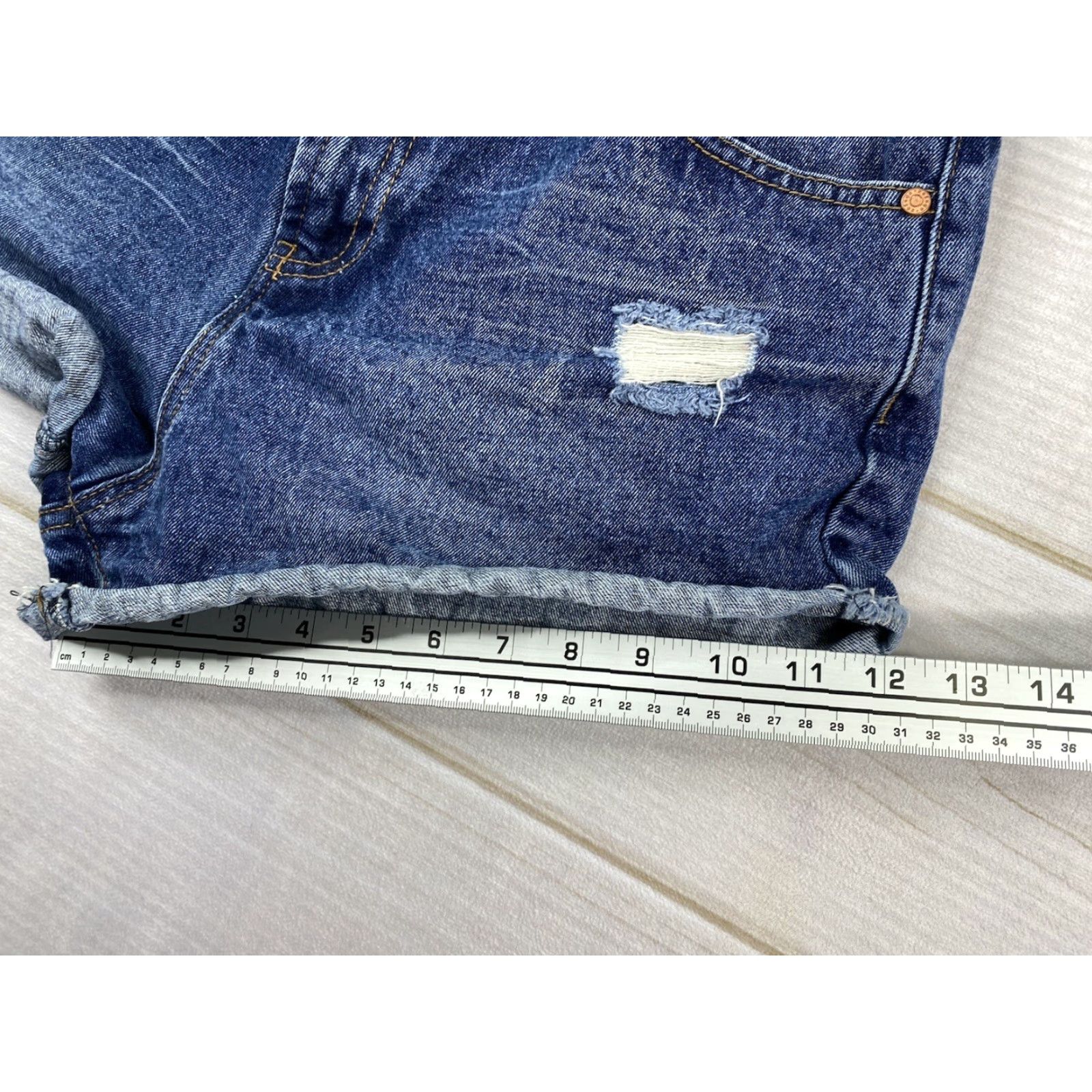 Vintage Refuge Shorts Womens 12 Dark Wash 100% Cotton Distressed Raw Rolled Hem Shortie Blue Size 34" / US 12 / IT 48 - 6 Thumbnail