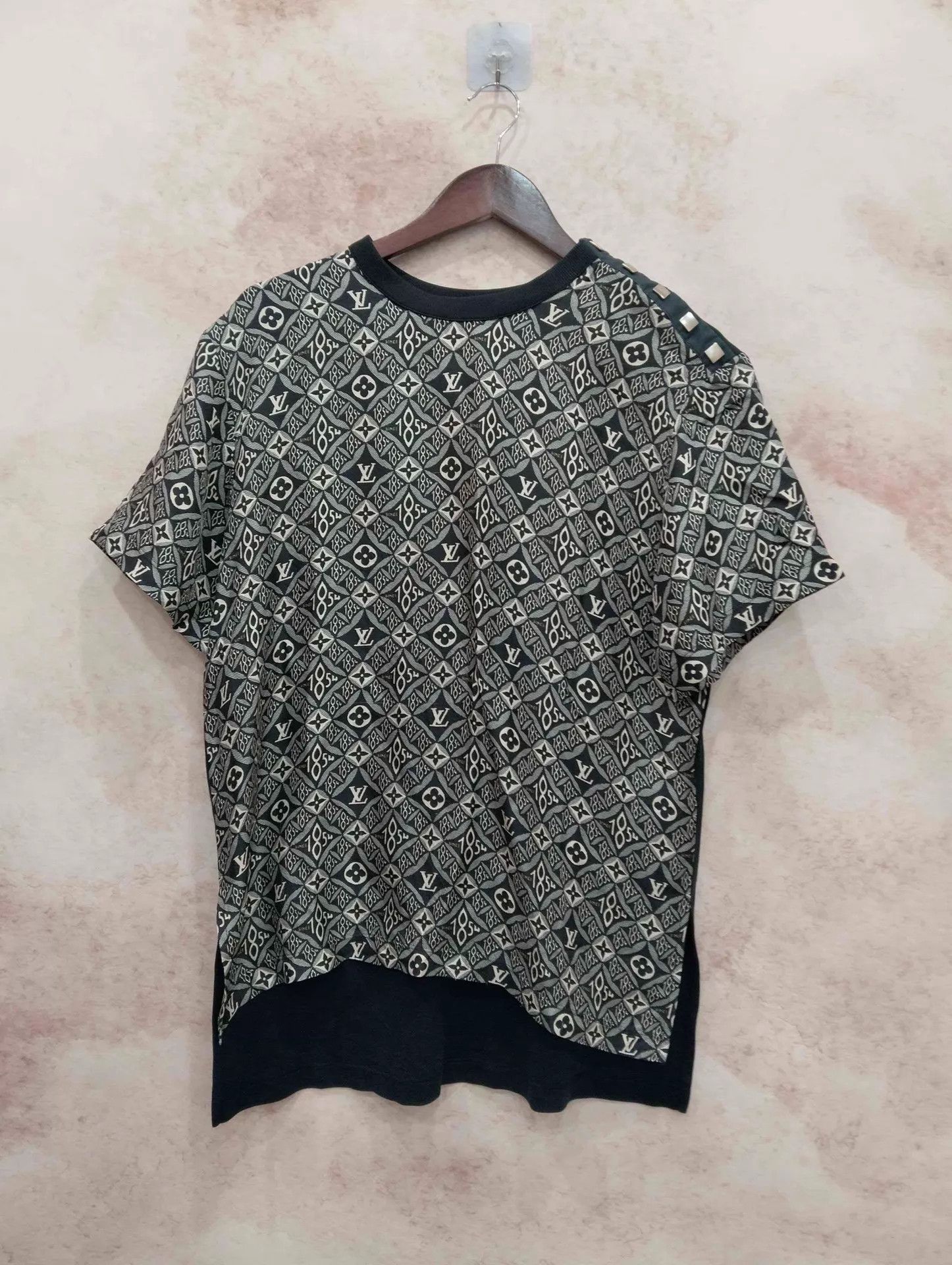Louis Vuitton LV Printed Mixed Fabric Short Sleeve Tee M 95 New Size US M / EU 48-50 / 2 - 1 Thumbnail