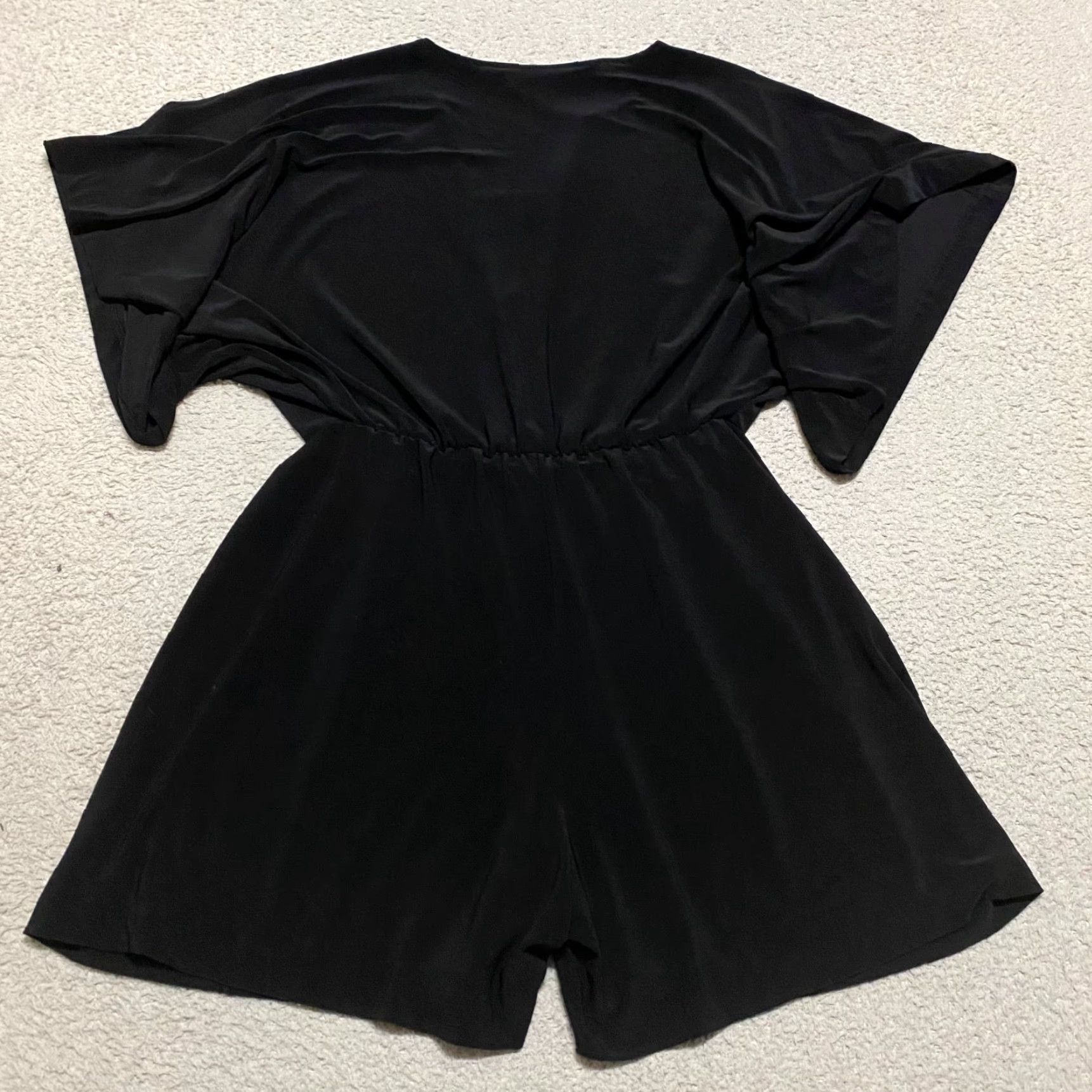 Norma Kamali KAMALI Norma Kamali Romper Shirt Womens Small Black V-Neck Short Sleeve One-Piece Wide-Leg 3 in Inseam Spring Summer Fall Casual Party/Cocktail WAS? Size 28" / US 6 / IT 42 - 2 Thumbnail