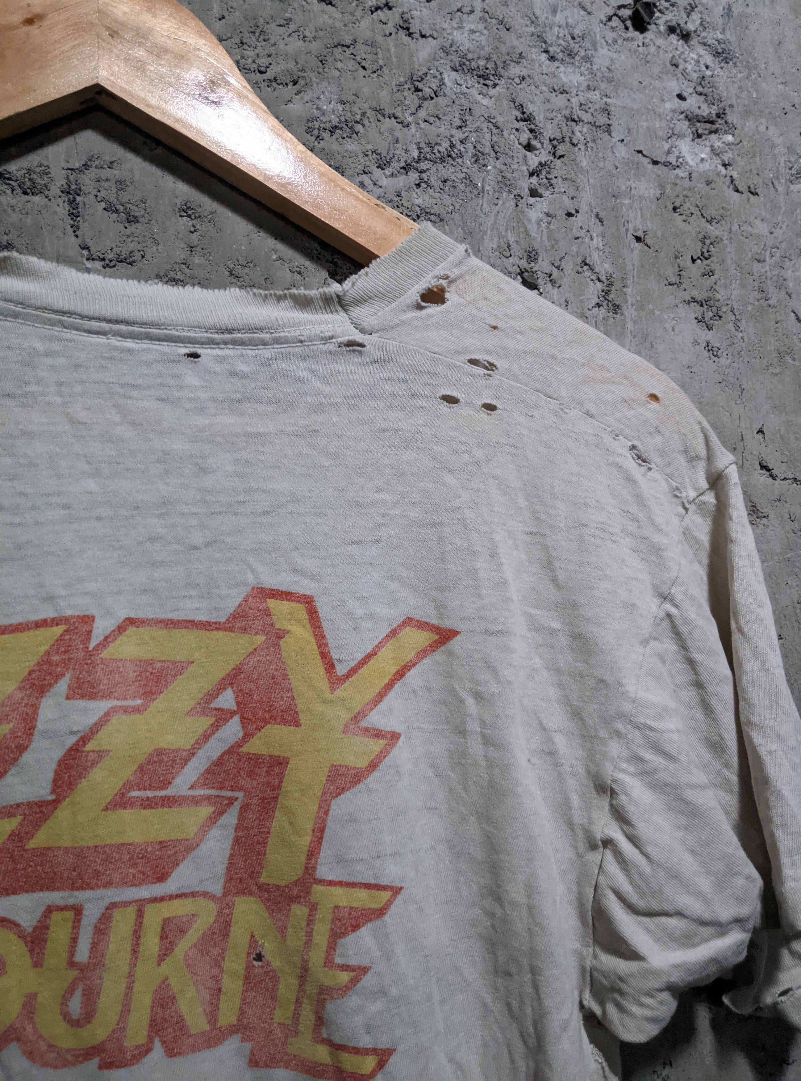Band Tees Vintage 1986 very thrashed ozzy Osbourne últimate tour t Size US M / EU 48-50 / 2 - 8 Thumbnail