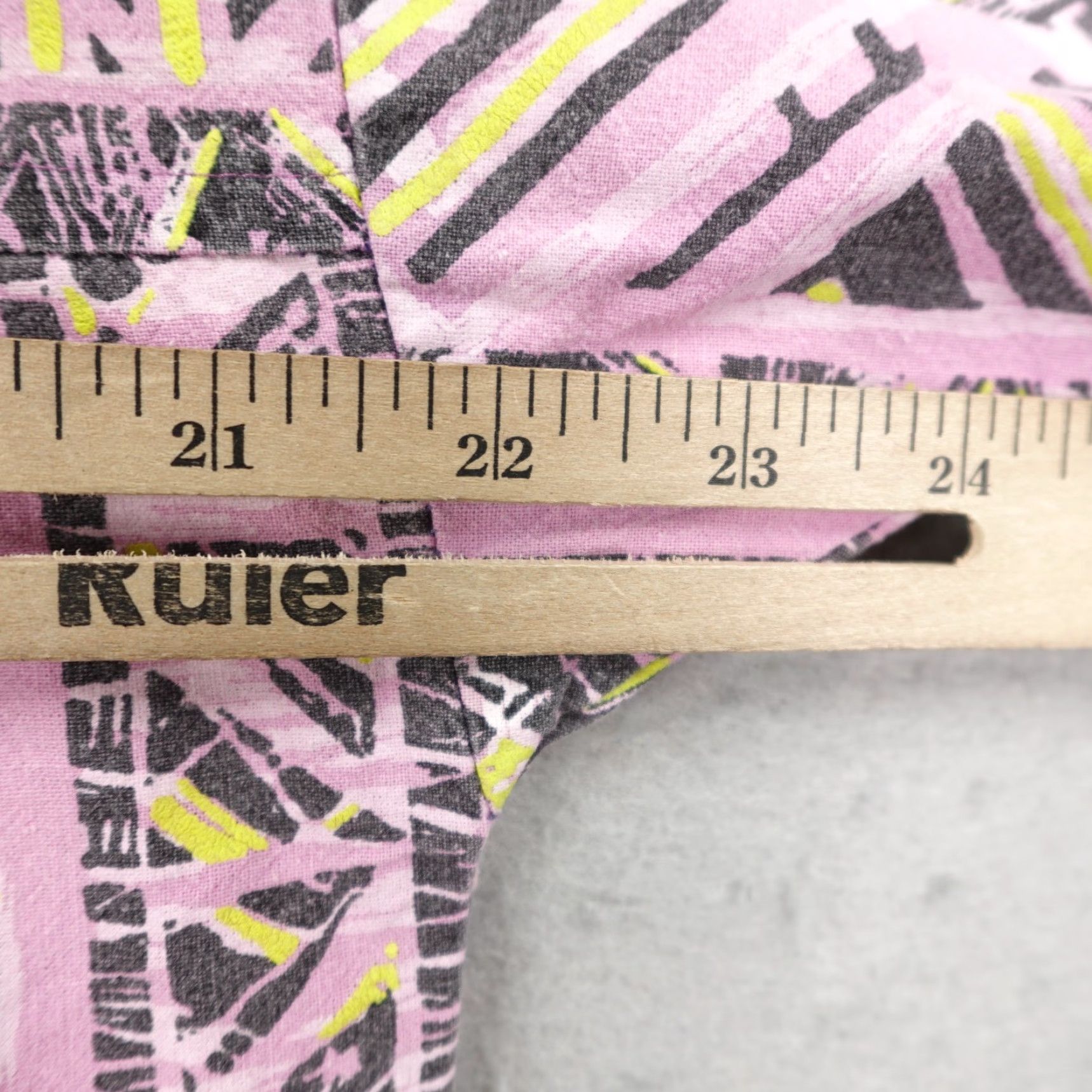 Vintage VINTAGE Frank Shirt Men Small Pink Abstract Geometric Button-Up 90s 90s Shirt Mens Small Pink Geometric Button-Up Size US S / EU 44-46 / 1 - 6 Thumbnail