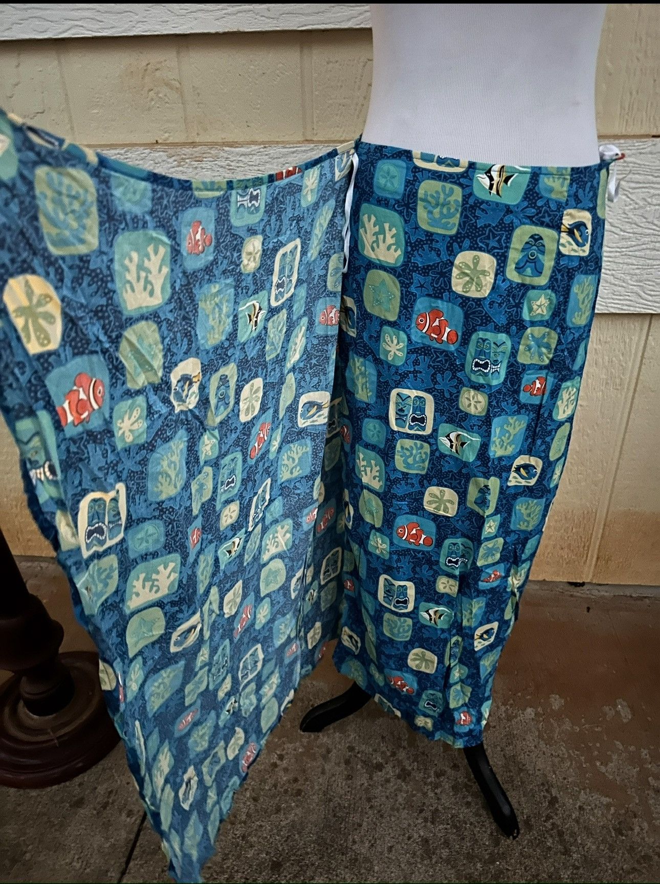 Reyn Spooner New Rare Reyn Spooner Disney Finding Nemo Sarong Women's M-L Size 32" / US 10 / IT 46 - 2 Thumbnail