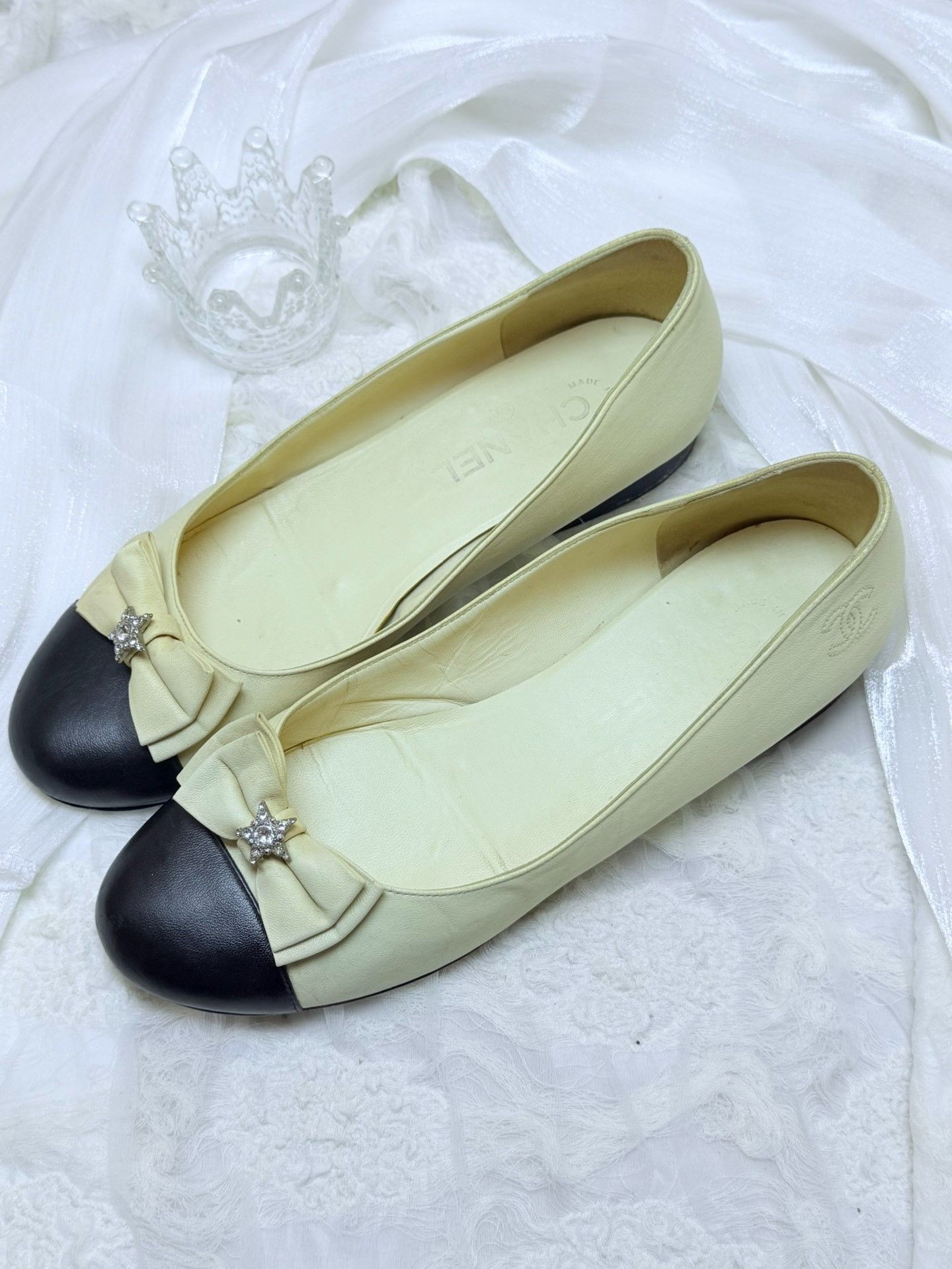 Chanel Chanel Beige Lowtop Sneakers us_8 Women Size US 8 / IT 38 - 1 Thumbnail