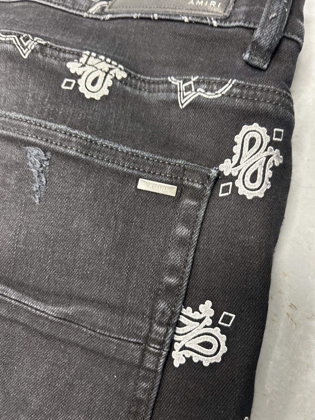 Amiri Amiri Jeans Flocked Paisley Bandana Jeans Size US 38 / EU 54 - 9 Thumbnail
