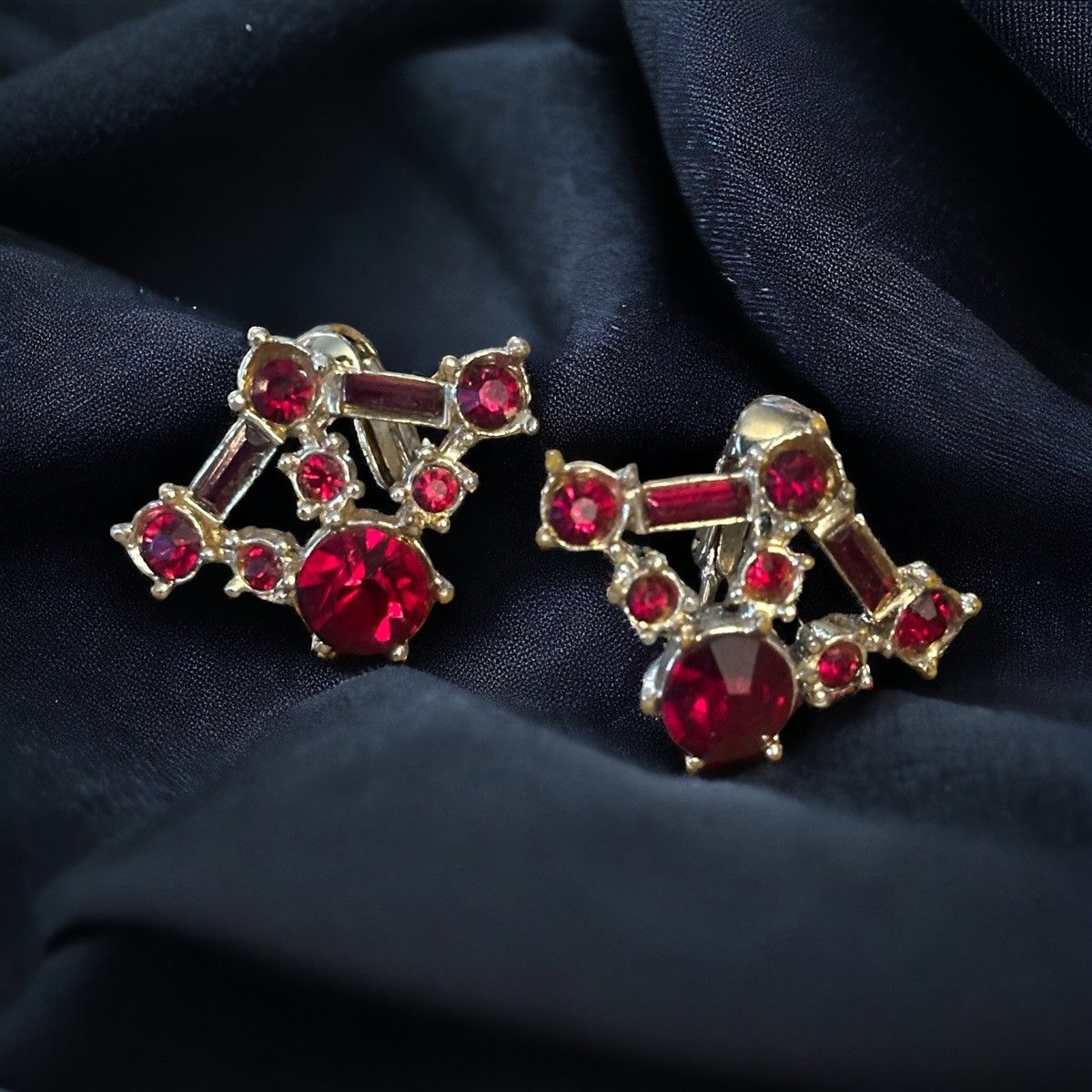 Other × Vintage Vintage Coro red gemstone constellation clip on earrings Size ONE SIZE - 1 Thumbnail