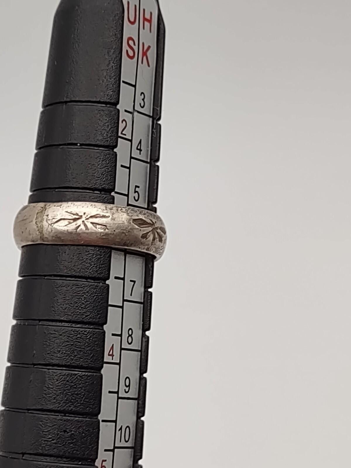 The Unbranded Brand Sterling Silver Etched Leaf Band Ring Size 3 Vintage Style Size ONE SIZE - 4 Thumbnail