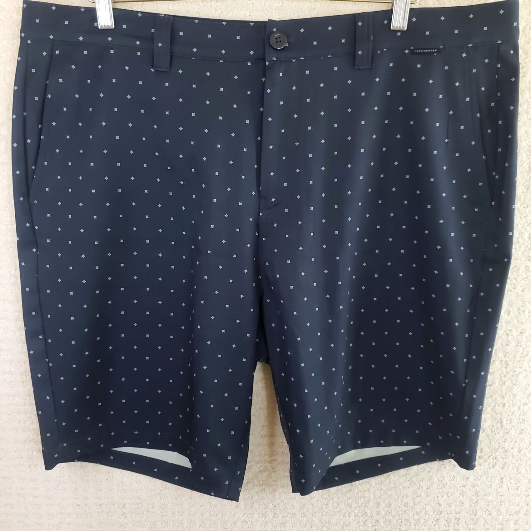 TravisMathew Travis Mathew Shorts Mens 40x9 Navy Geometric Pattern Golf Casual Performance Size US 40 / EU 56 - 2 Thumbnail