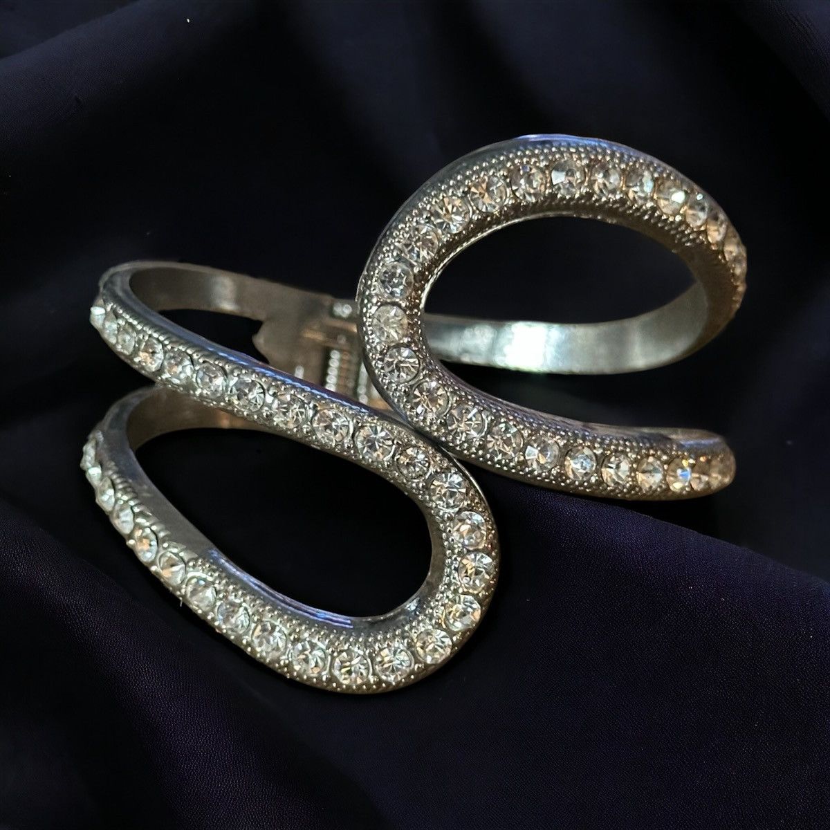 Vintage Vintage double loop rhinestone clamper bracelet Size ONE SIZE - 1 Thumbnail