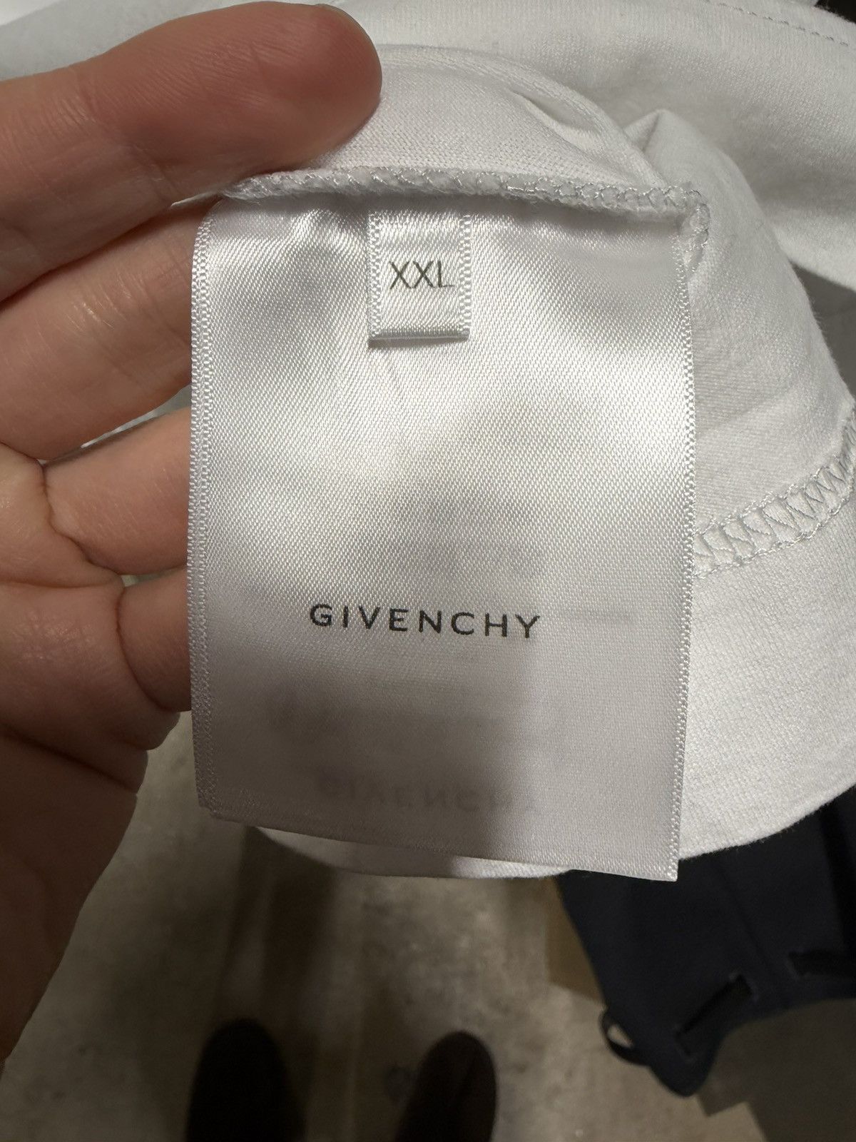 Givenchy Givenchy Crest Logo T-Shirt NEW 600$ Size US XXL / EU 58 / 5 - 3 Thumbnail