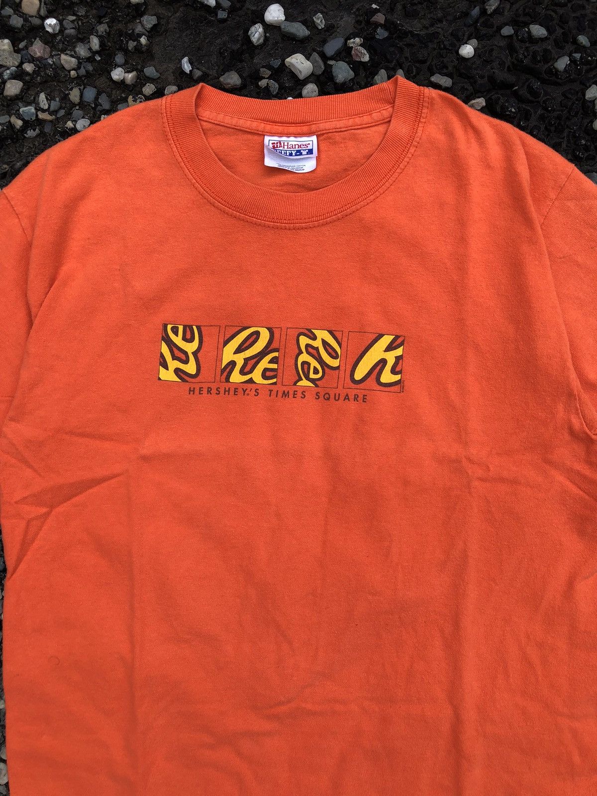 Vintage Vintage 2002 Hershey’s Time Square NYC Reese’s Cup T-Shirt Size US S / EU 44-46 / 1 - 3 Thumbnail