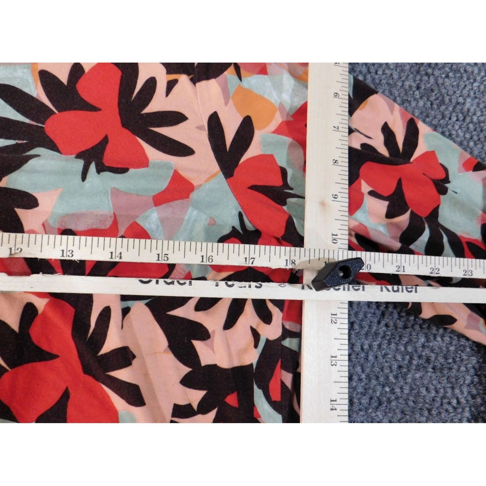 Vintage LOGO by Lori Goldstein Blouse Shirt Tunic Long Sleeve Red Floral Knit Rayon Spandex Regular Women L Size L / US 10 / IT 46 - 5 Thumbnail