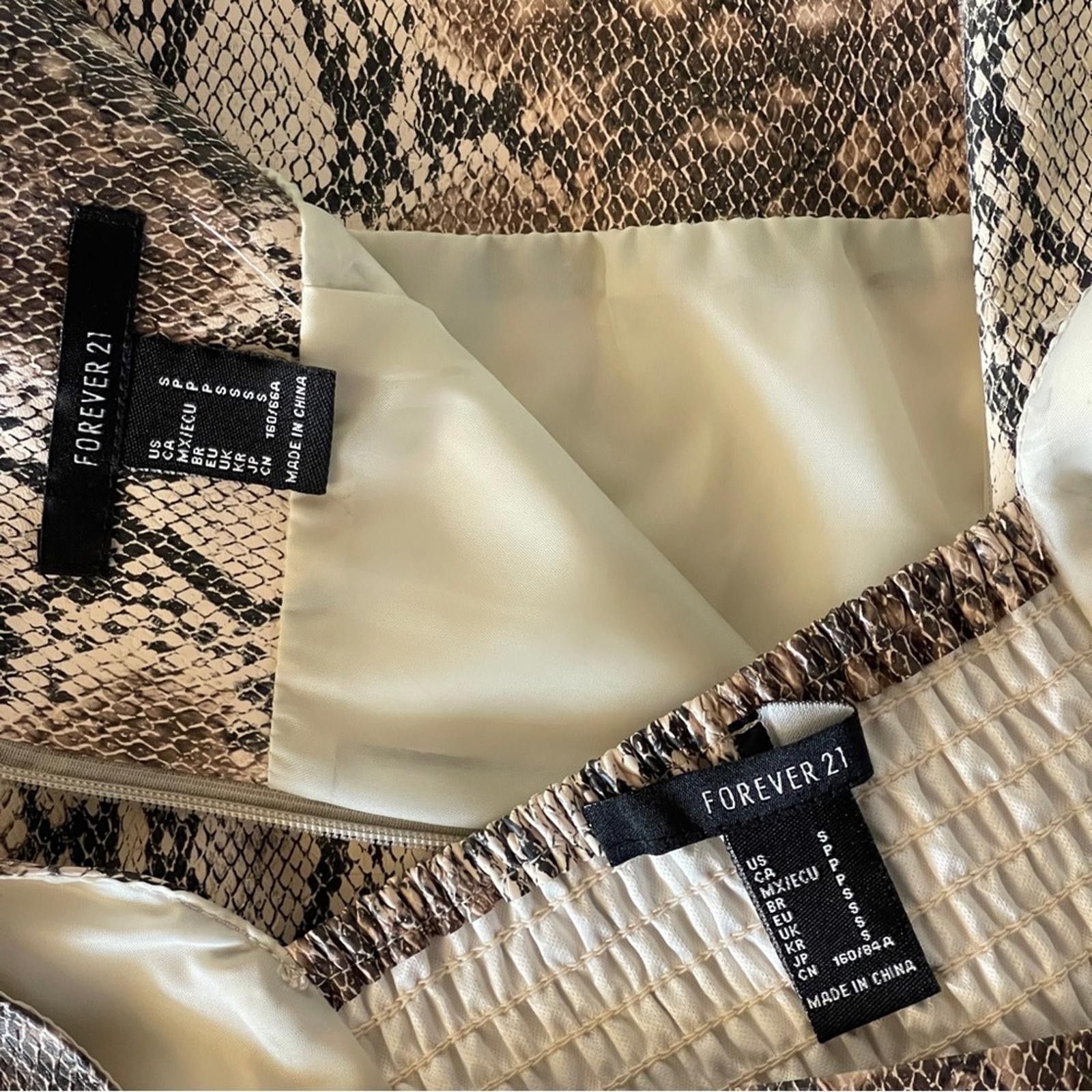 Forever 21 Cute Forever 21 Brown Snake Print Set in size S Size S / US 4 / IT 40 - 6 Thumbnail