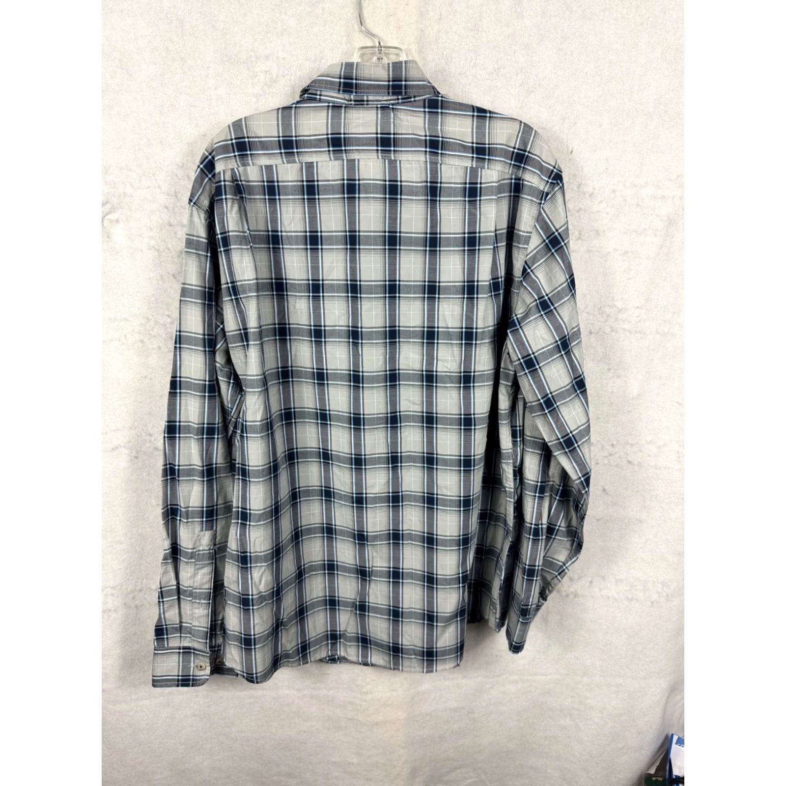 Eddie Bauer Eddie Bauer Button Down Shirt Large Mens Blue Plaid Classic Fit L/S Outdoors Pocket Size US L / EU 52-54 / 3 - 5 Thumbnail