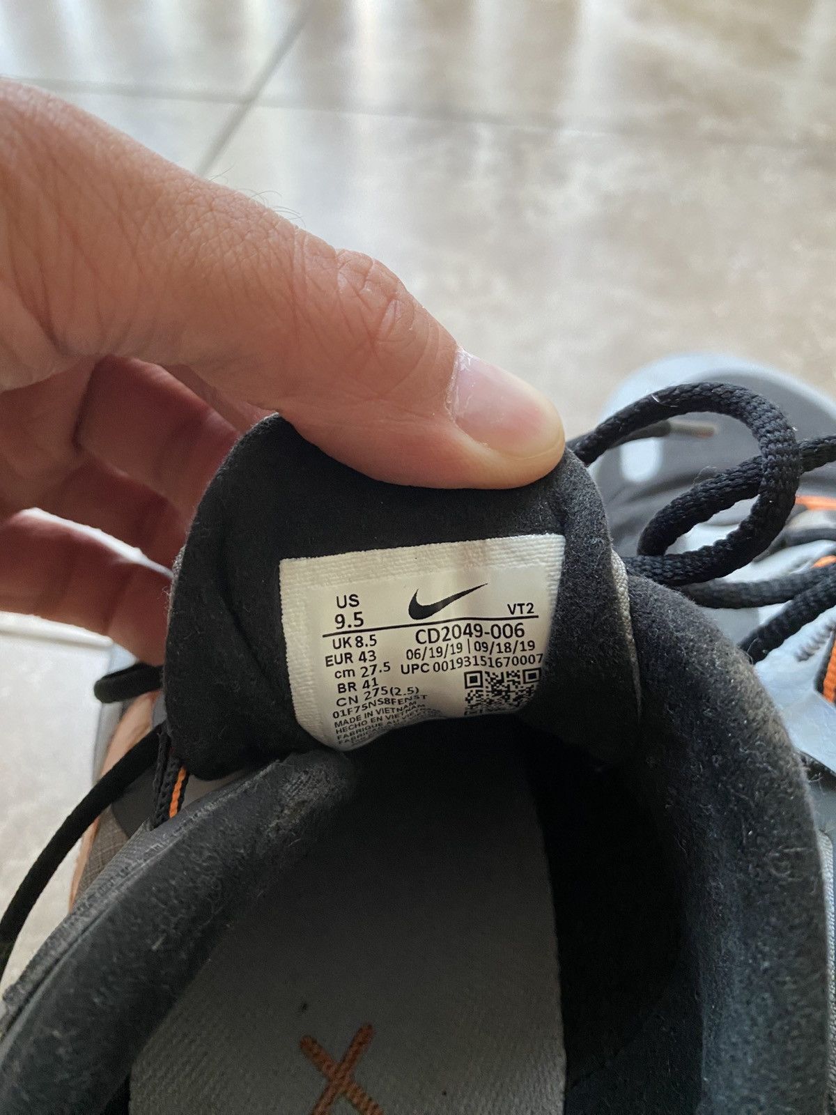 Nike Nike Air Max 70 React - Grey & Orange / Size 9.5 Men Size US 9.5 / EU 42-43 - 7 Thumbnail