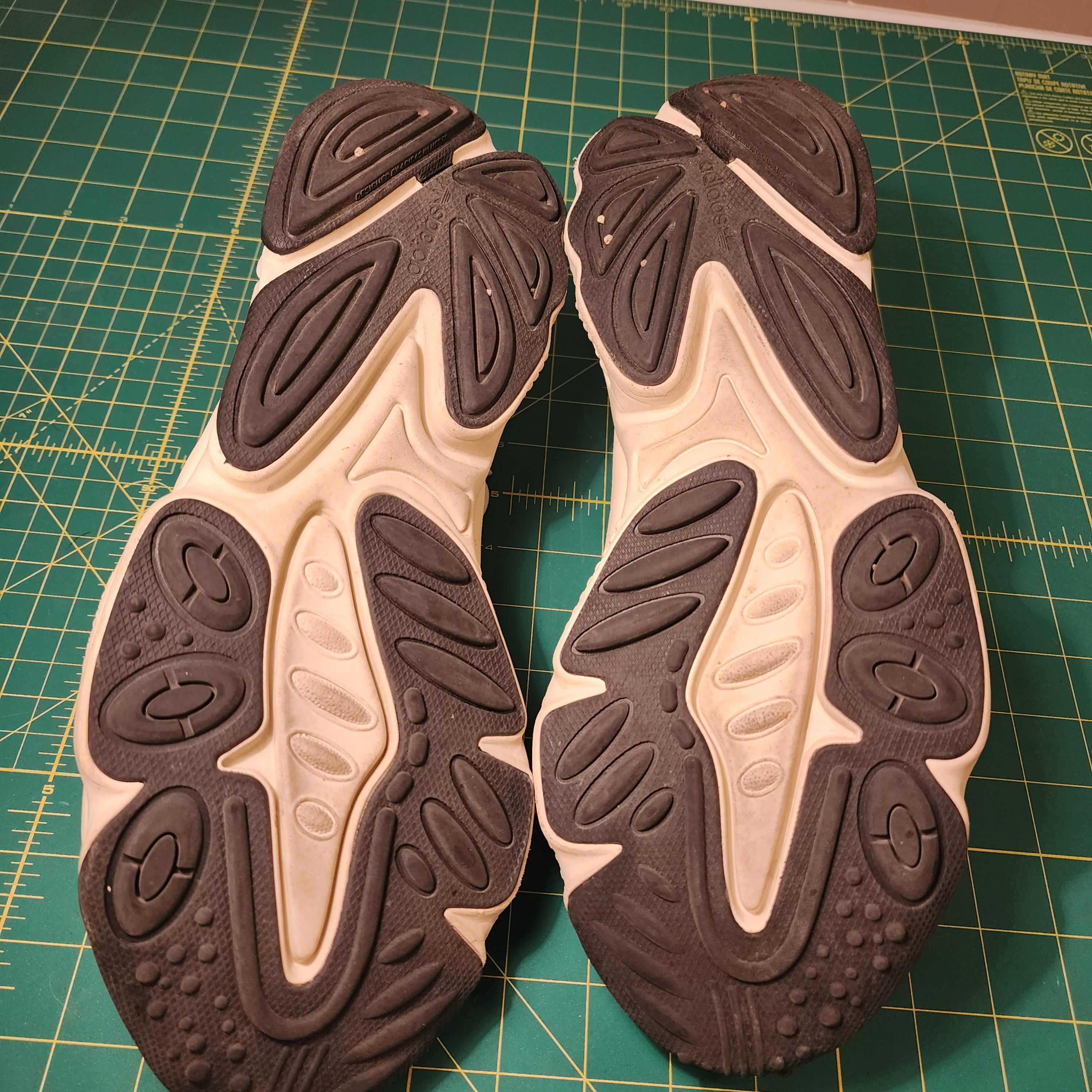 Adidas Adidas Ozweego Size US 11 / EU 44 - 6 Thumbnail