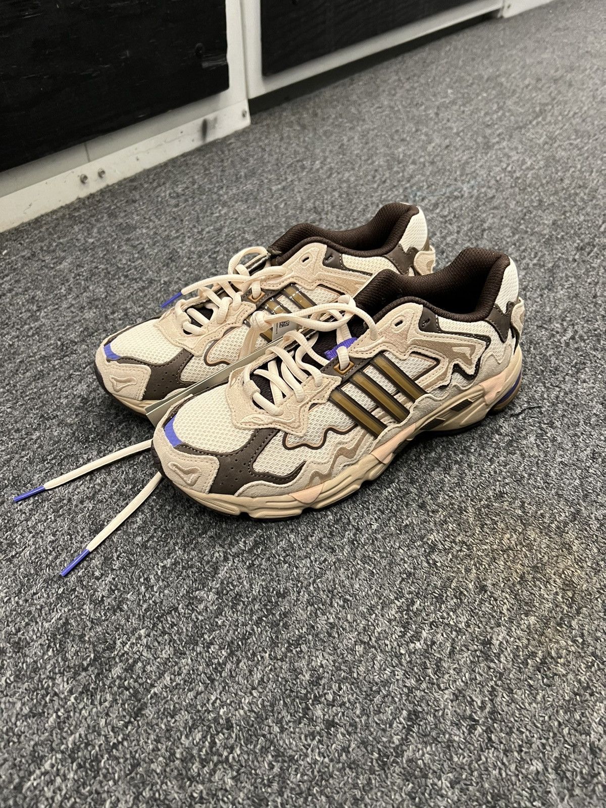Adidas Bad bunny x adidas Size US 7.5 / EU 40-41 - 1 Thumbnail
