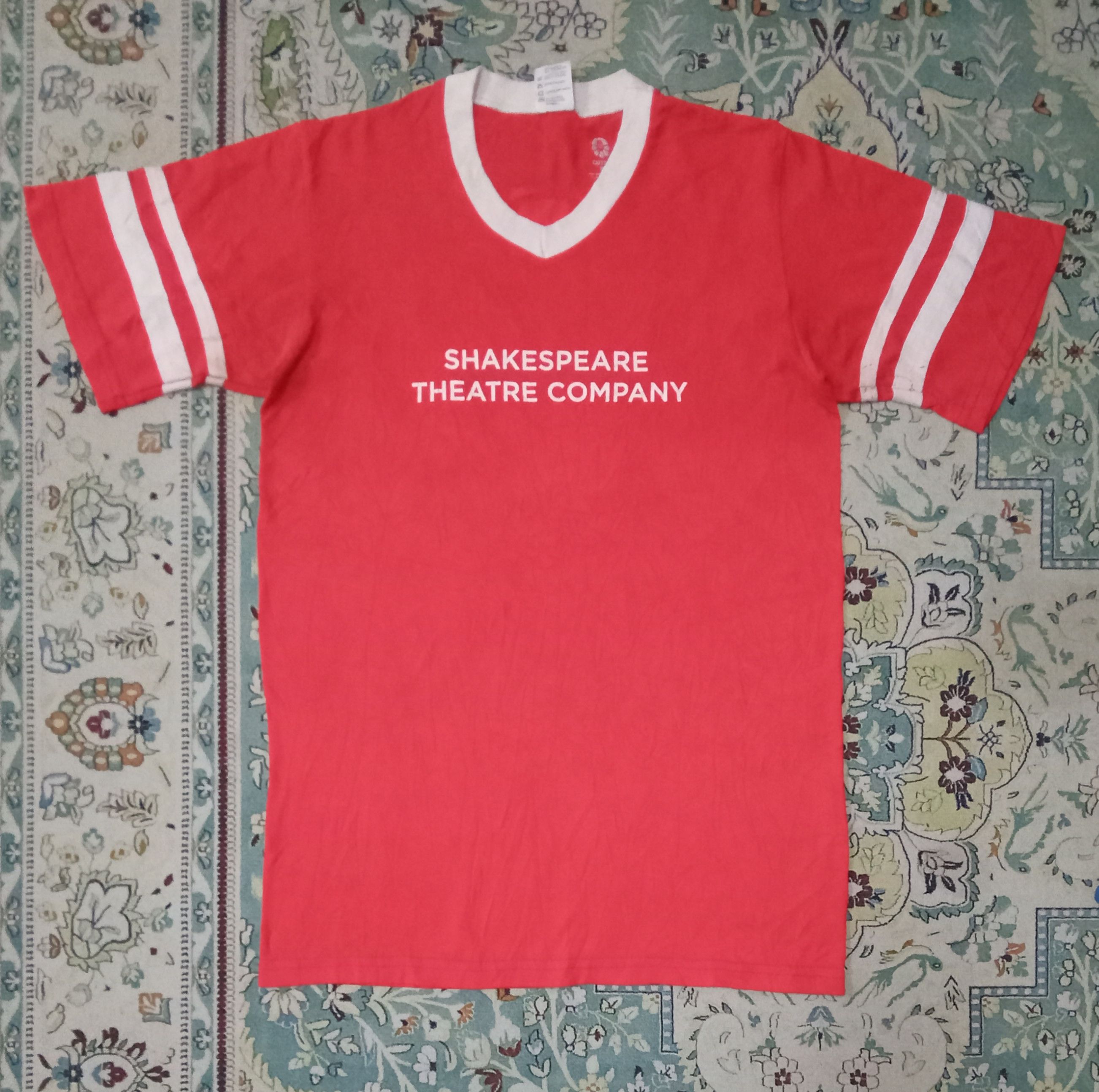 Augusta Sportswear Shakespeare Theatre Company Vintage T Shirt Size US S / EU 44-46 / 1 - 1 Thumbnail