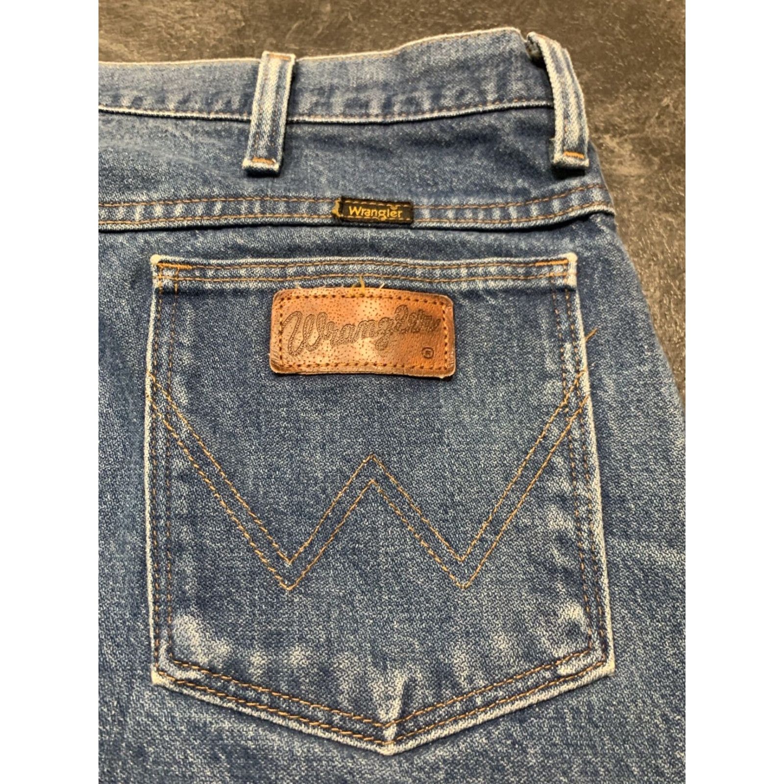 Wrangler VINTAGE Wrangler Jeans Mens 40x34 Denim Straight Medium Wash Cowboy 945NAV Regular Fit Size US 40 / EU 56 - 4 Thumbnail