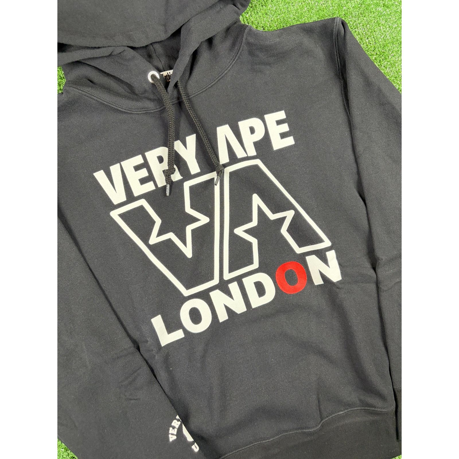 Bape BAPE London Exclusive 'Very Ape' Black Hoodie Size Medium Size US M / EU 48-50 / 2 - 7 Thumbnail