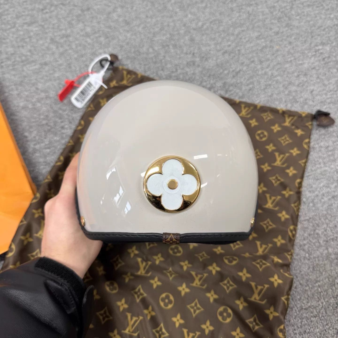 Louis Vuitton LV Monogram Quatrefoil Openwork Cycling Helmet New Size ONE SIZE - 3 Thumbnail