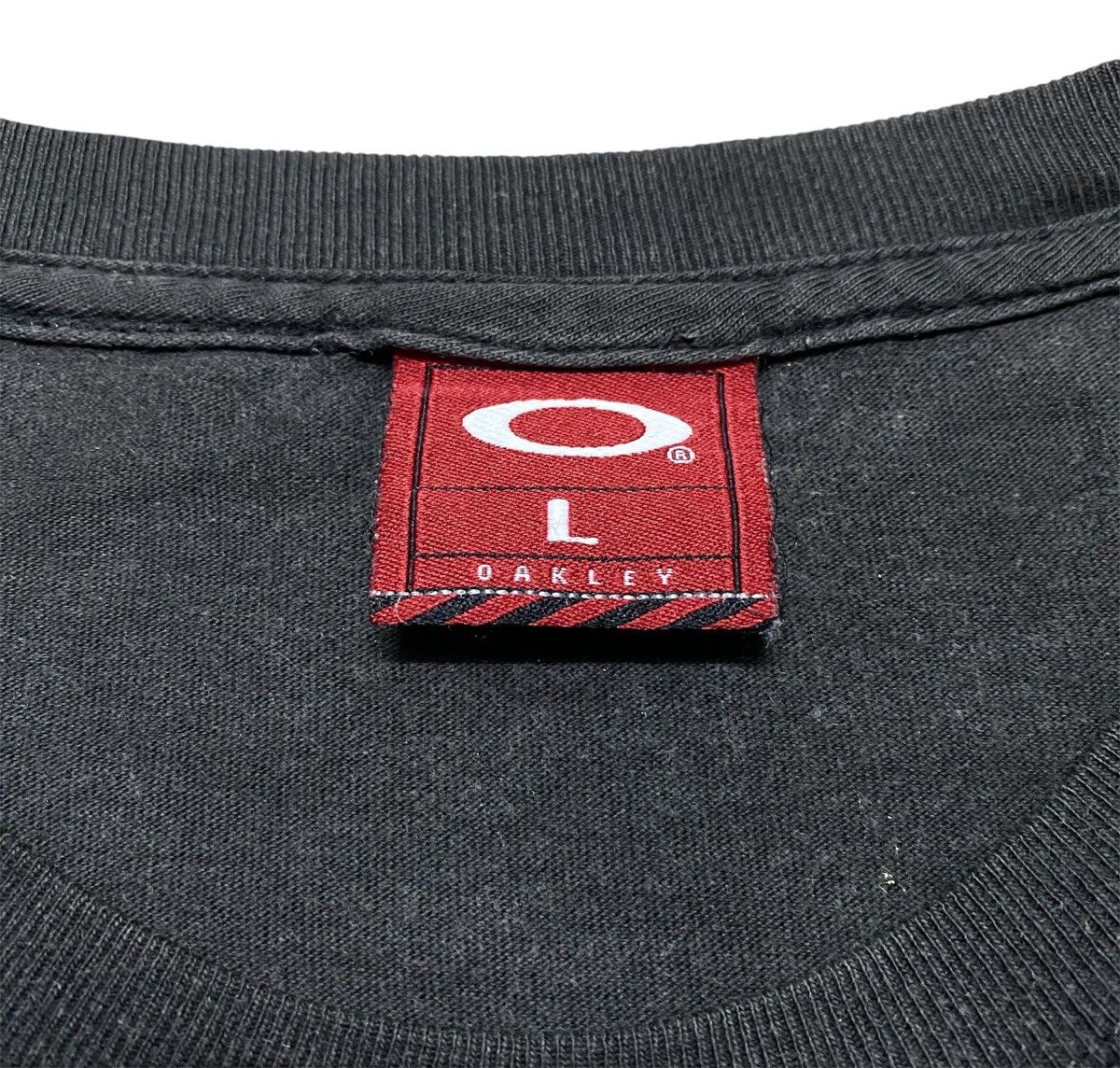 Oakley Rare‼️🔥Vintage Oakley Embossed Logo T-Shirt Size US M / EU 48-50 / 2 - 5 Thumbnail