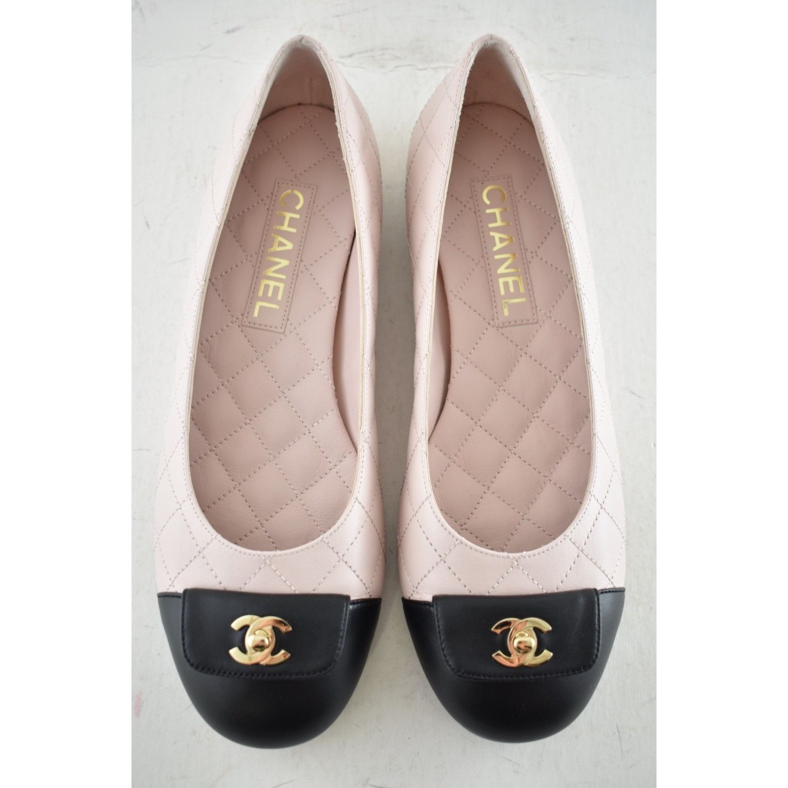 Chanel Chanel 24B Black Turnlock Gold CC Quilted Ballet Flat 38 Size US 8 / IT 38 - 1 Thumbnail